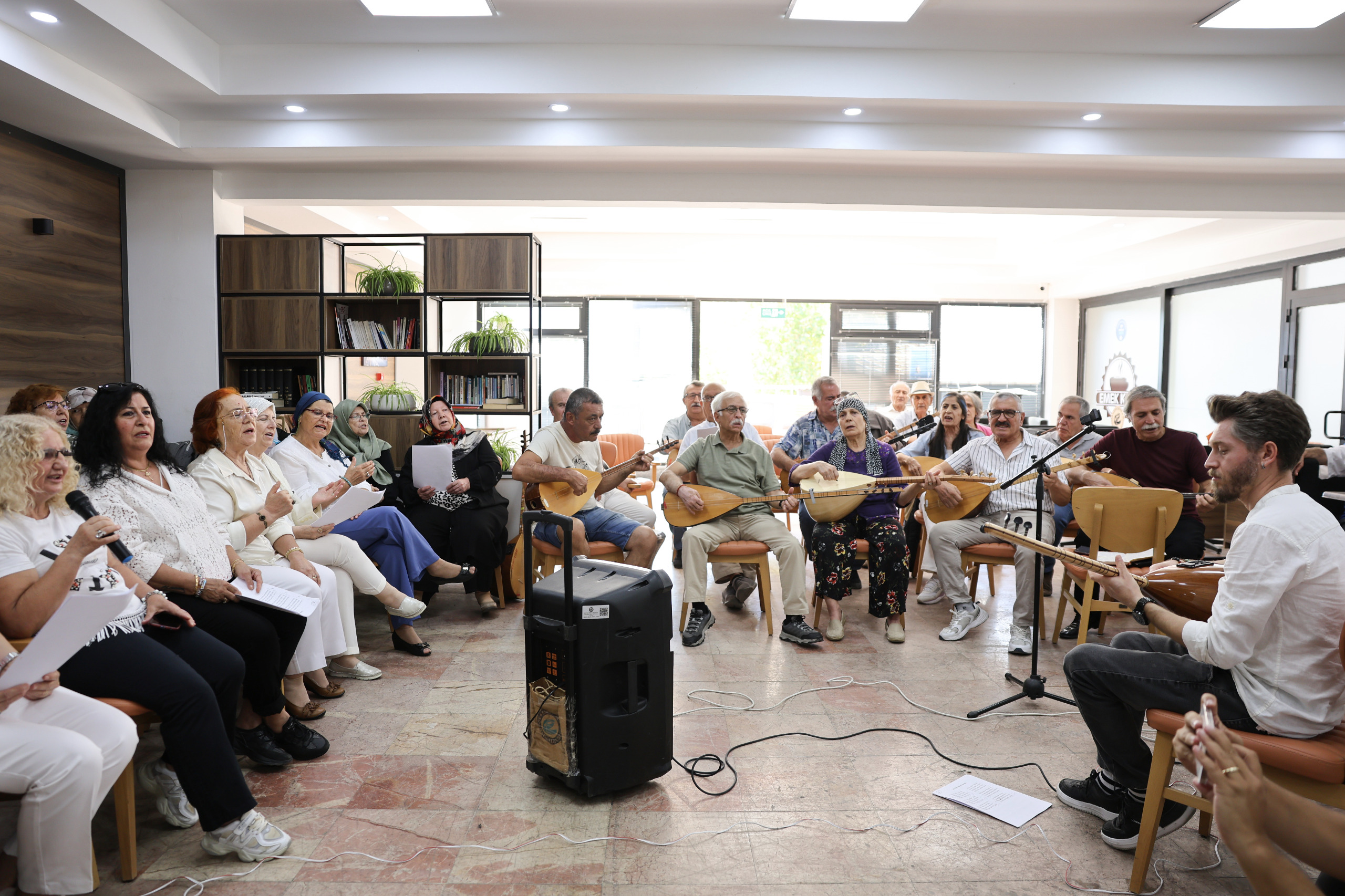 Emek Kafe’de Müzi̇k Dolu Etki̇nli̇k (7)