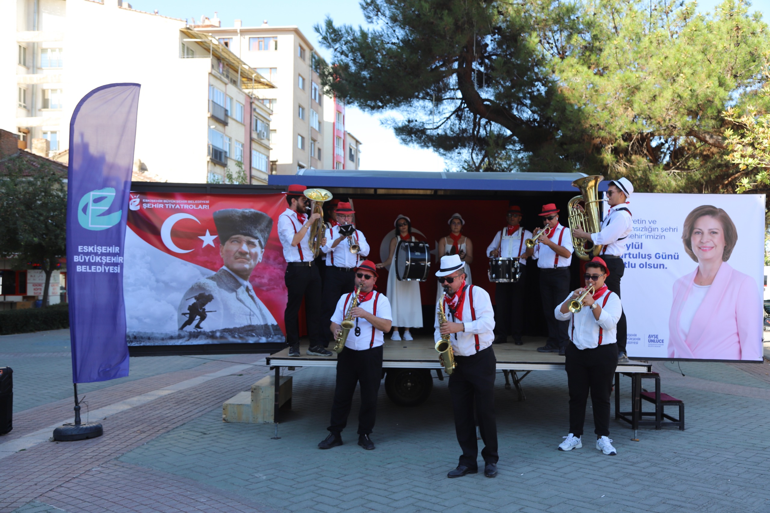 Kurtuluş Coşkusu Bando Gösteri̇leri̇yle Taçlandi (1)