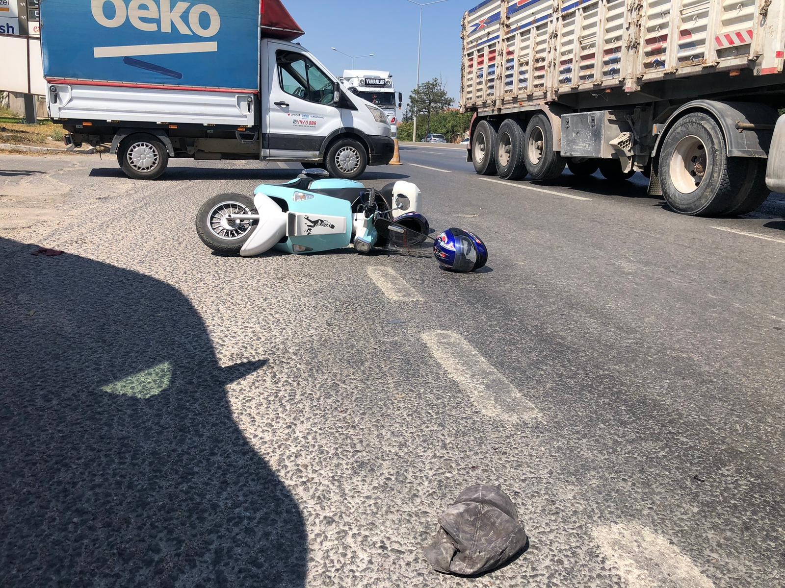 Manevra Yapan Motosiklet Devrildi (4)