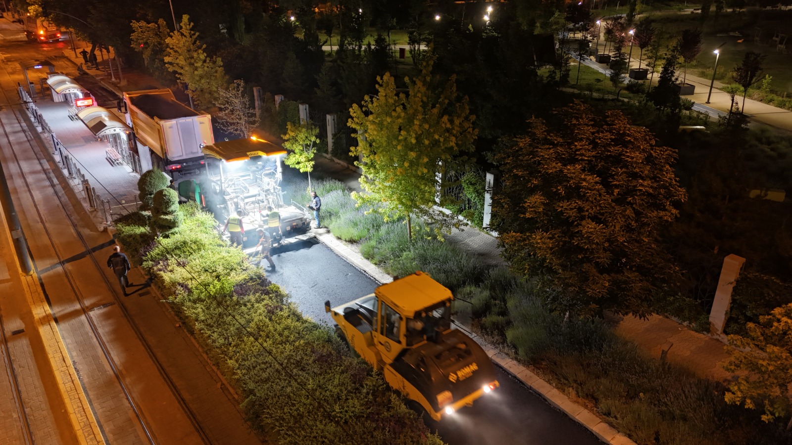 Şehi̇r Uyurken 21 Cadde Yeni̇lendi̇ (9)