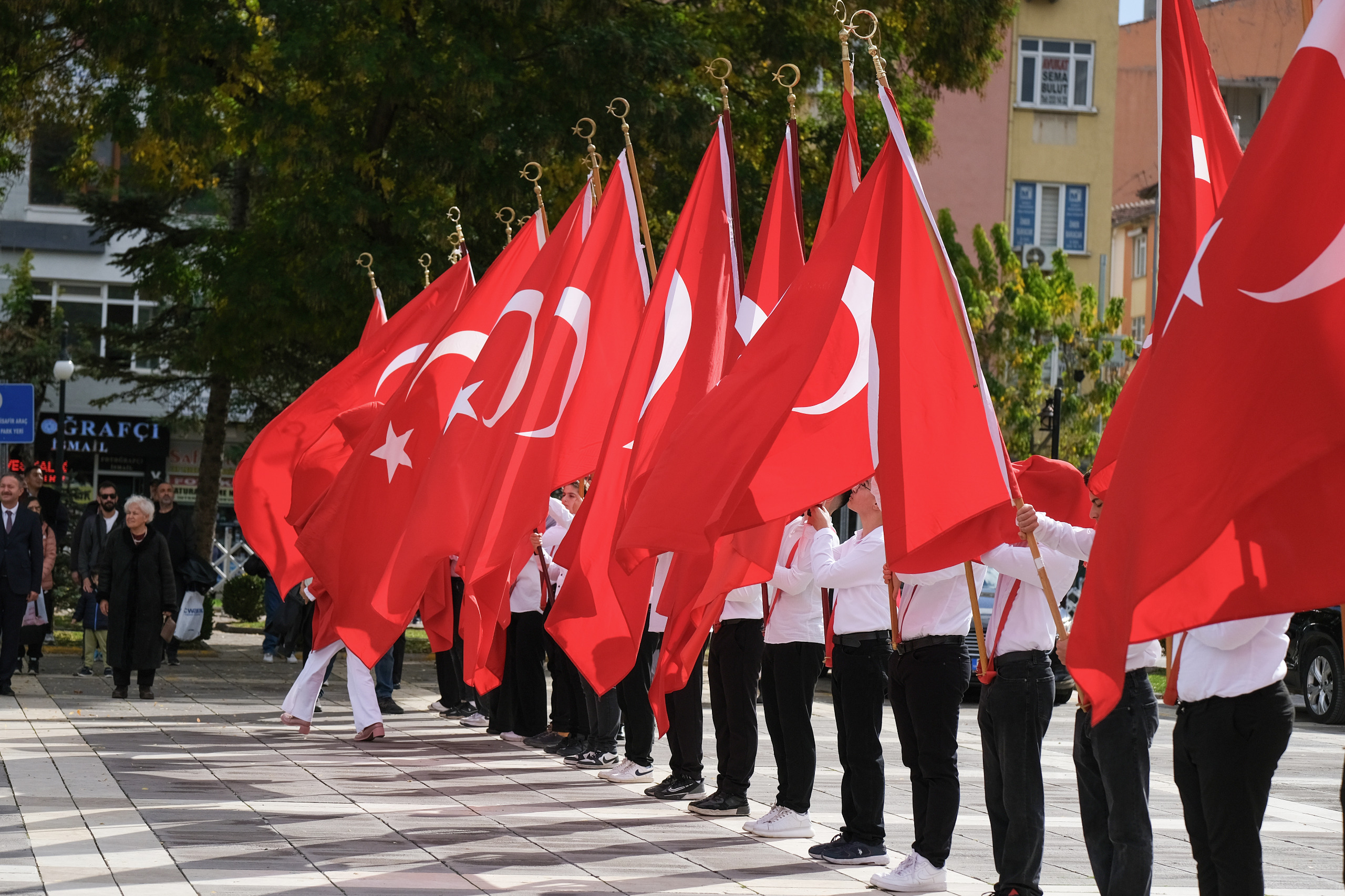 29 Eki̇m Cumhuri̇yet Bayrami’nin 102. Yil Coşkusu Başladi (13)
