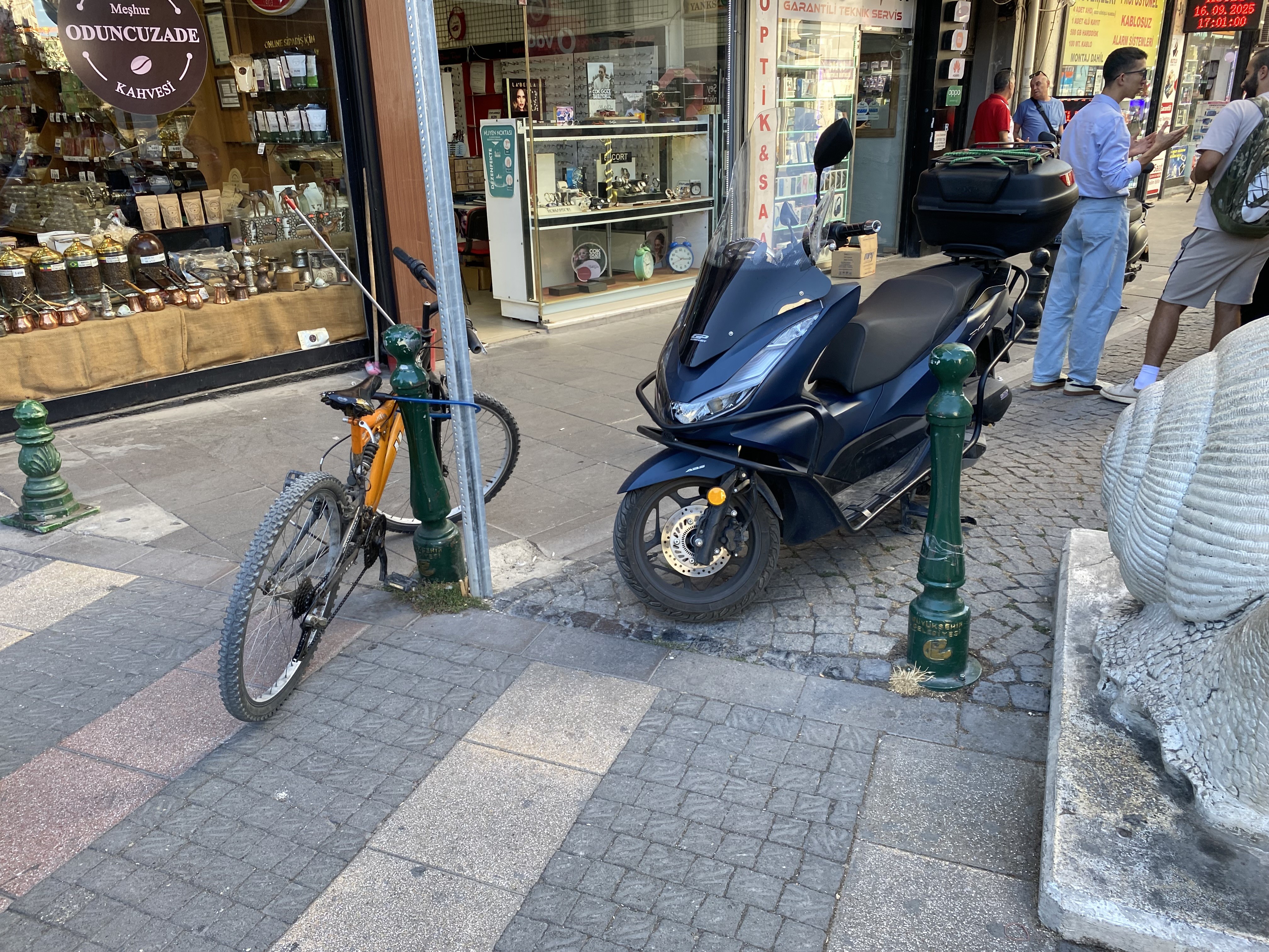 A W556607 04