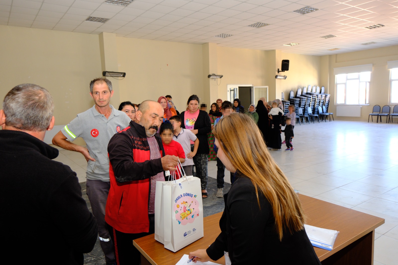 Eski̇şehi̇r Büyükşehi̇r Beledi̇yesi̇'nden Kirsal İlçelere Kirtasi̇ye Desteği̇ (4)