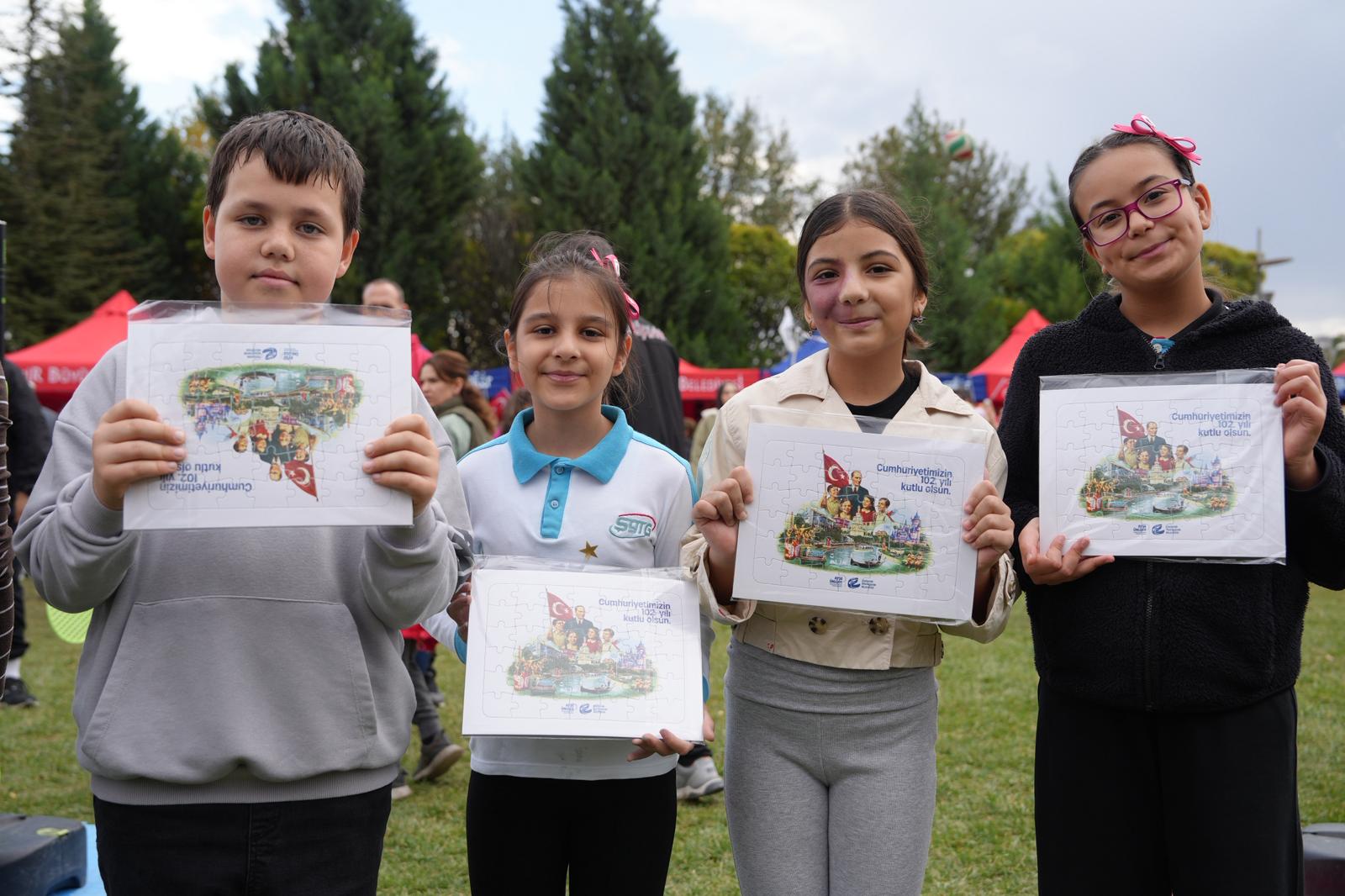 Eski̇şehi̇rli̇ler Cumhuri̇yet Coşkusunu Kentpark’ta Yaşadi (2)