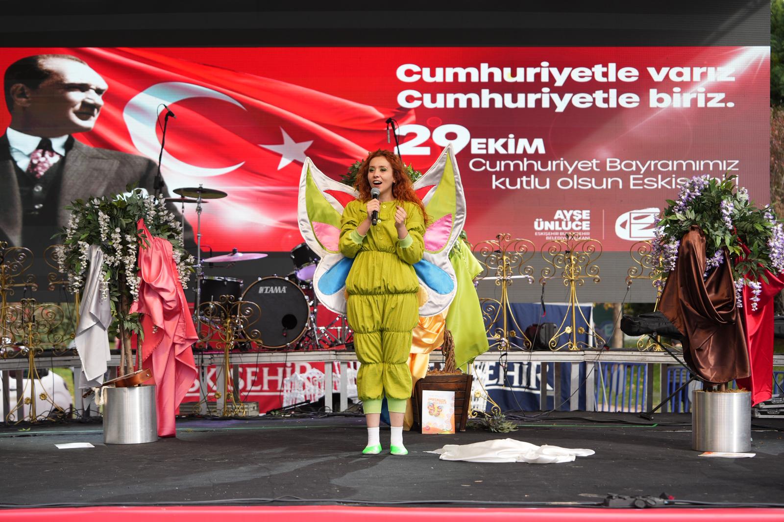 Eski̇şehi̇rli̇ler Cumhuri̇yet Coşkusunu Kentpark’ta Yaşadi (20)