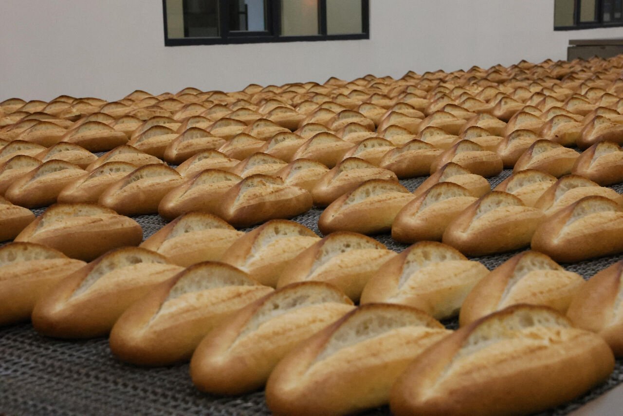 Halk Ekmek Yarindan İti̇baren 11 Tl Olarak Satişa Sunulacak (1)