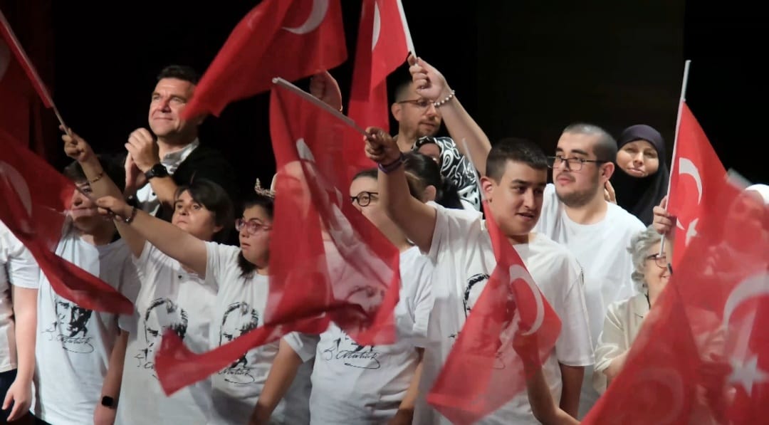 “Kamera Benimle” Projesinin Ilk Filmi “Cumhuriyet” (1)