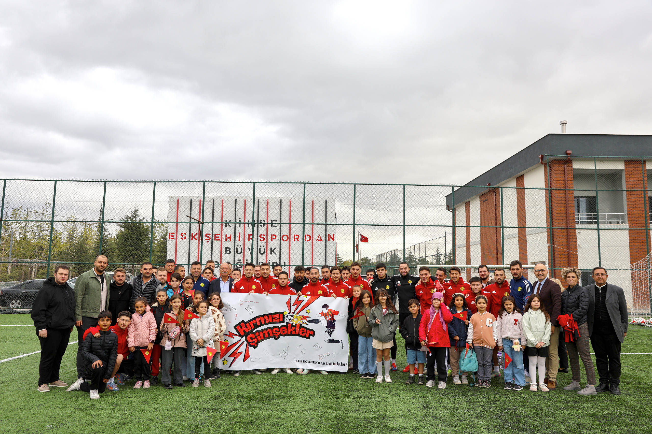 Kiz Çocuklari Eski̇şehi̇rspor'la Hayalleri̇ne Koştu (1)