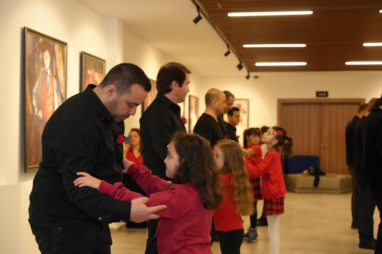 Kiz Çocuklari Ve Babalari İlk Dans Heyecanini Yaşadi (3)