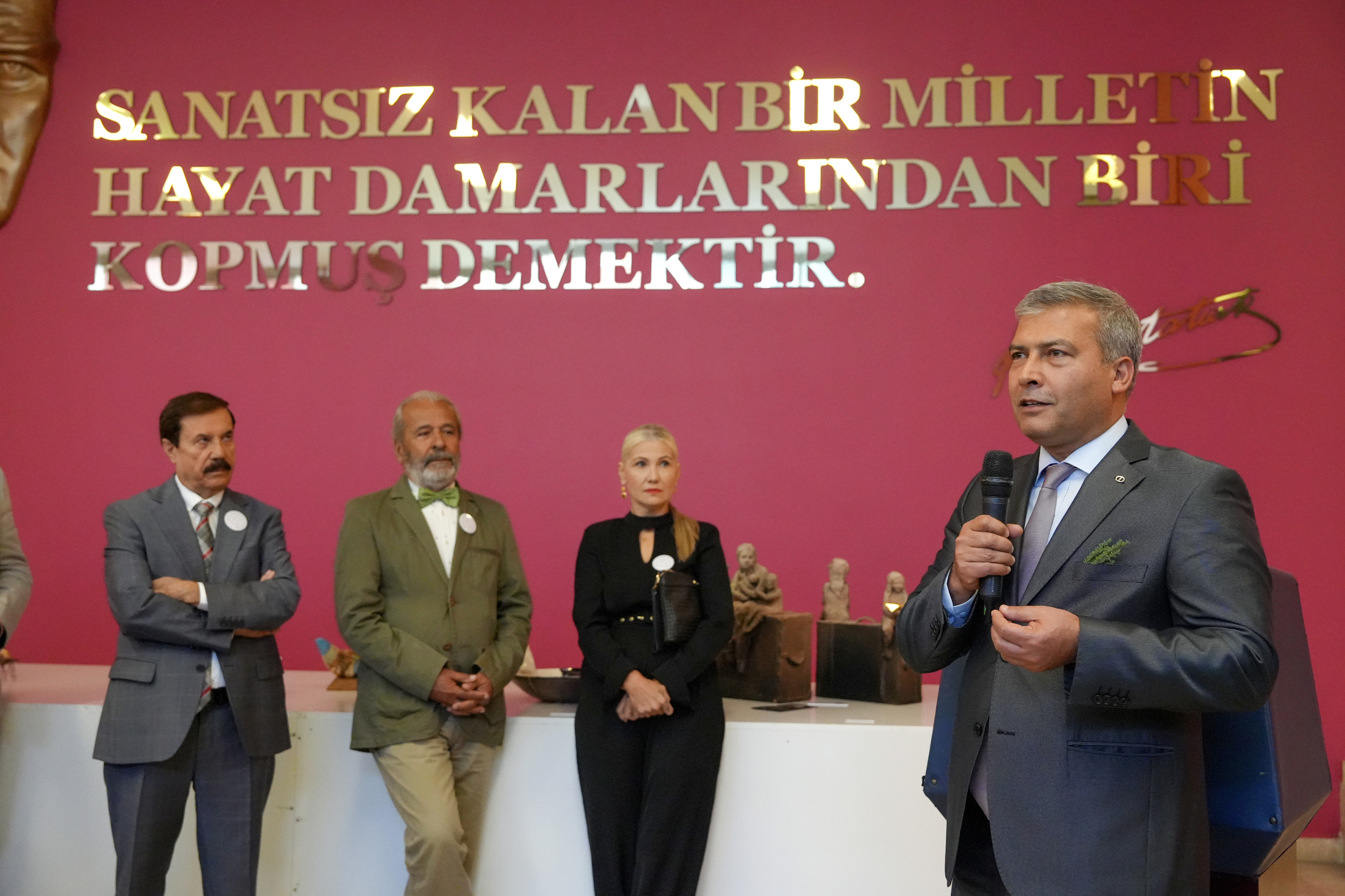 “Kökler Ve Kanatlar” Sergi̇si̇ Kapilarini Açti (3)