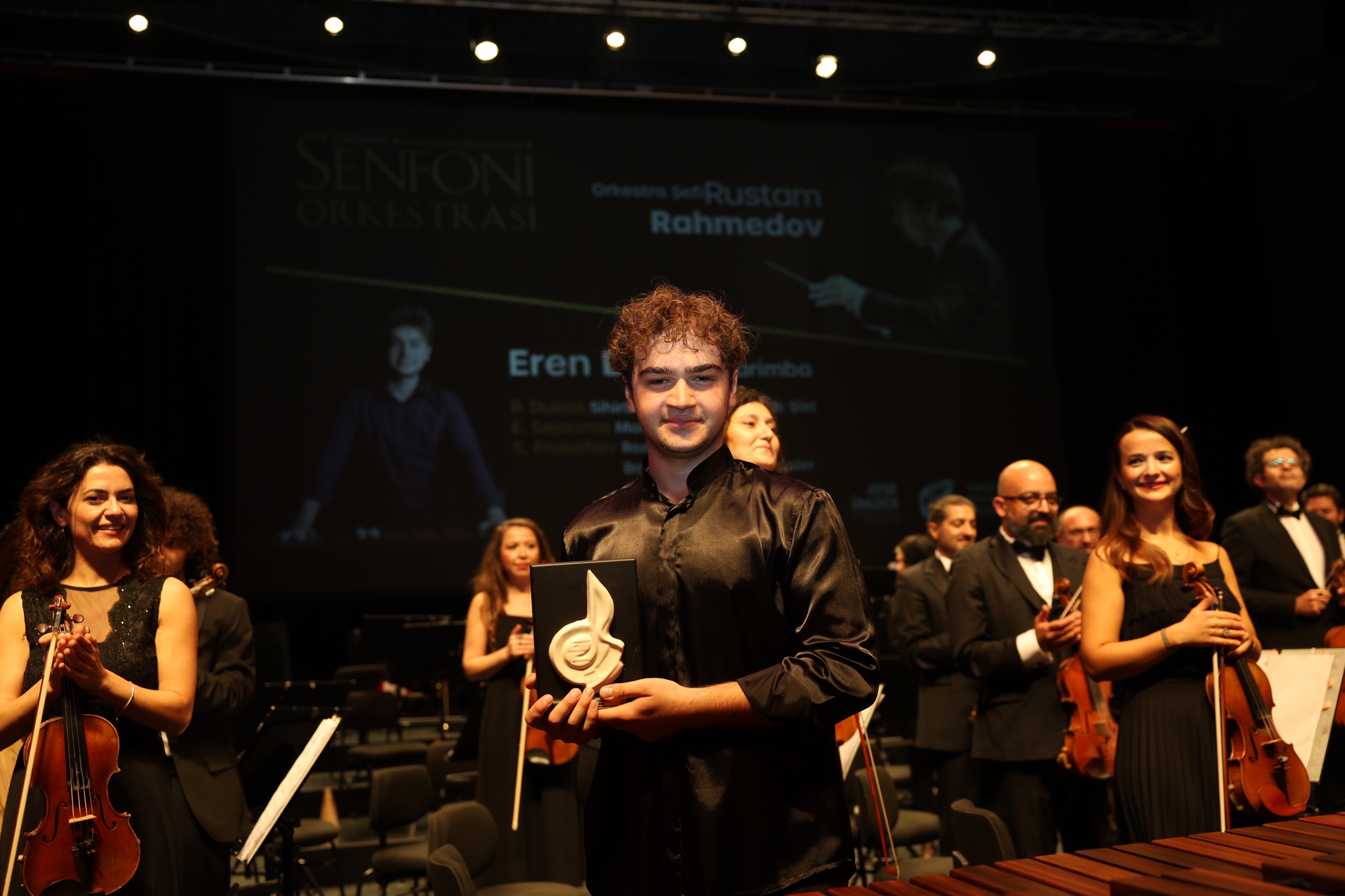 Senfoni̇ Orkestrasi Ve Mari̇mba Sanatçisi Eren Bi̇ni̇ci̇’den Unutulmaz Konser (2)