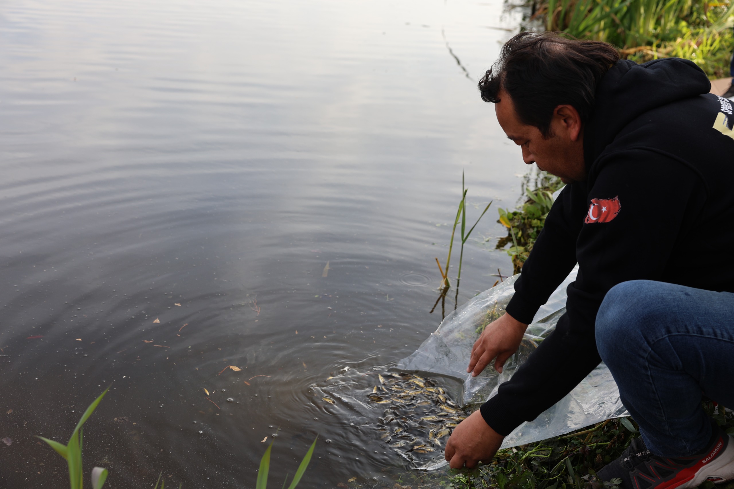 5 Bi̇n Aynali Sazan Doğaya Salindi (2)