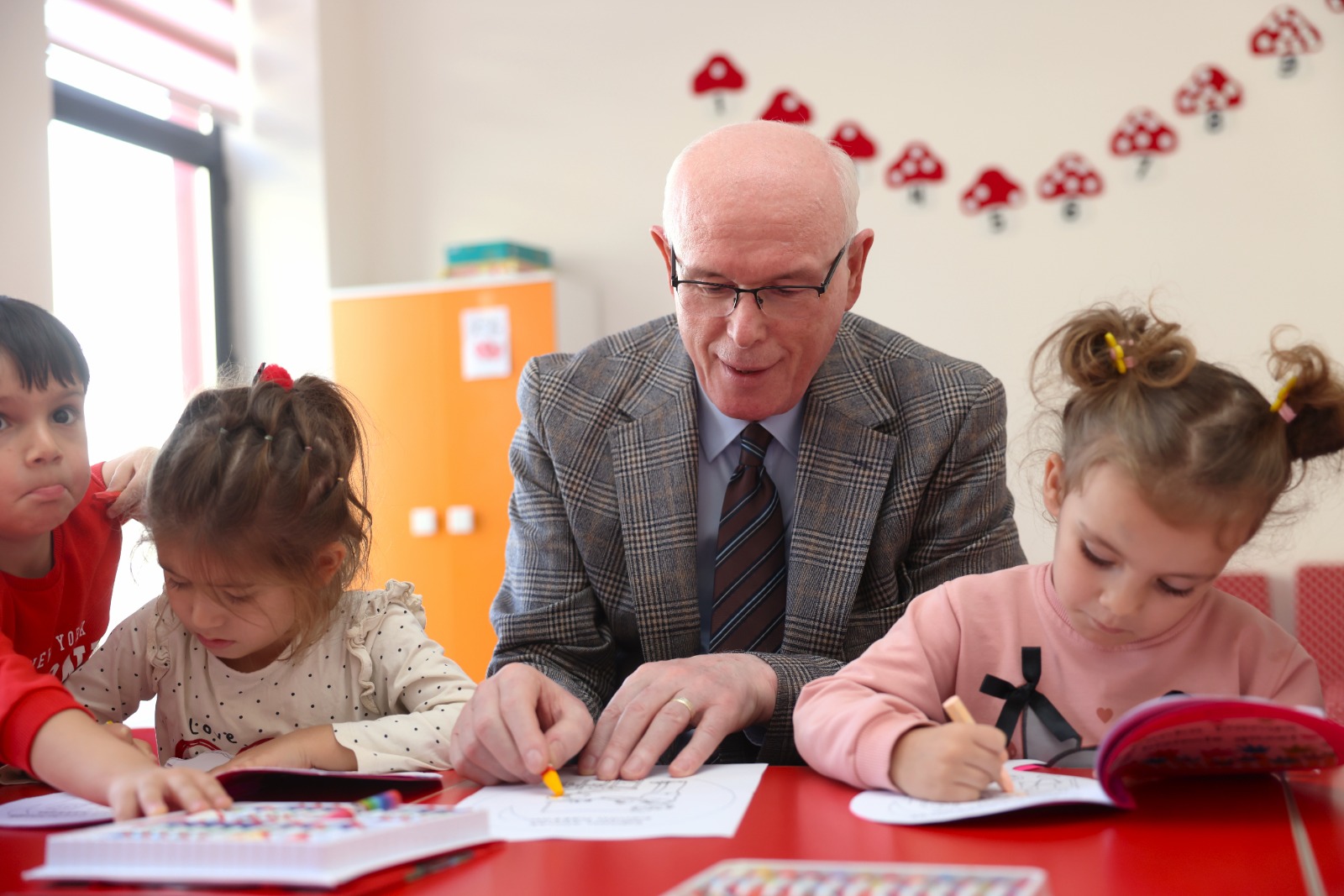 Başkan Kurt Dünya Çocuk Hakları Gününü Kreşteki Miniklerle Kutladı (4)