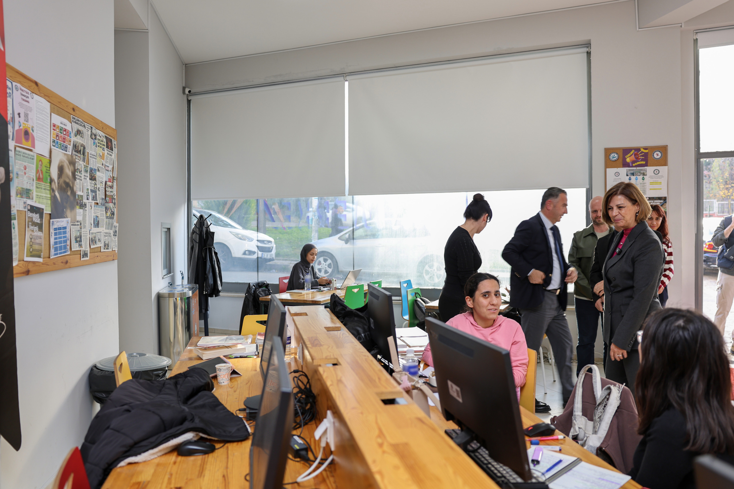 Başkan Ünlüce, Gençleri̇n Talebi̇ni̇ Geri̇ Çevi̇rmedi̇ (2)