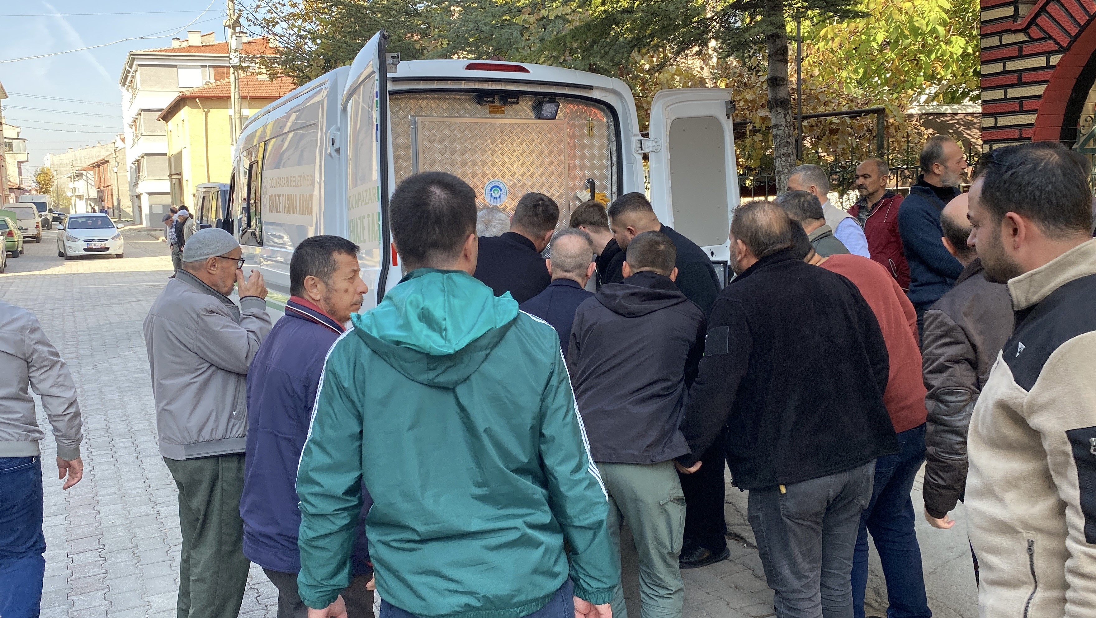 Boynu Kesilen Anne Toprağa Verildi, Engelli Oğlu Adliyeye Sevk Edildi (2)