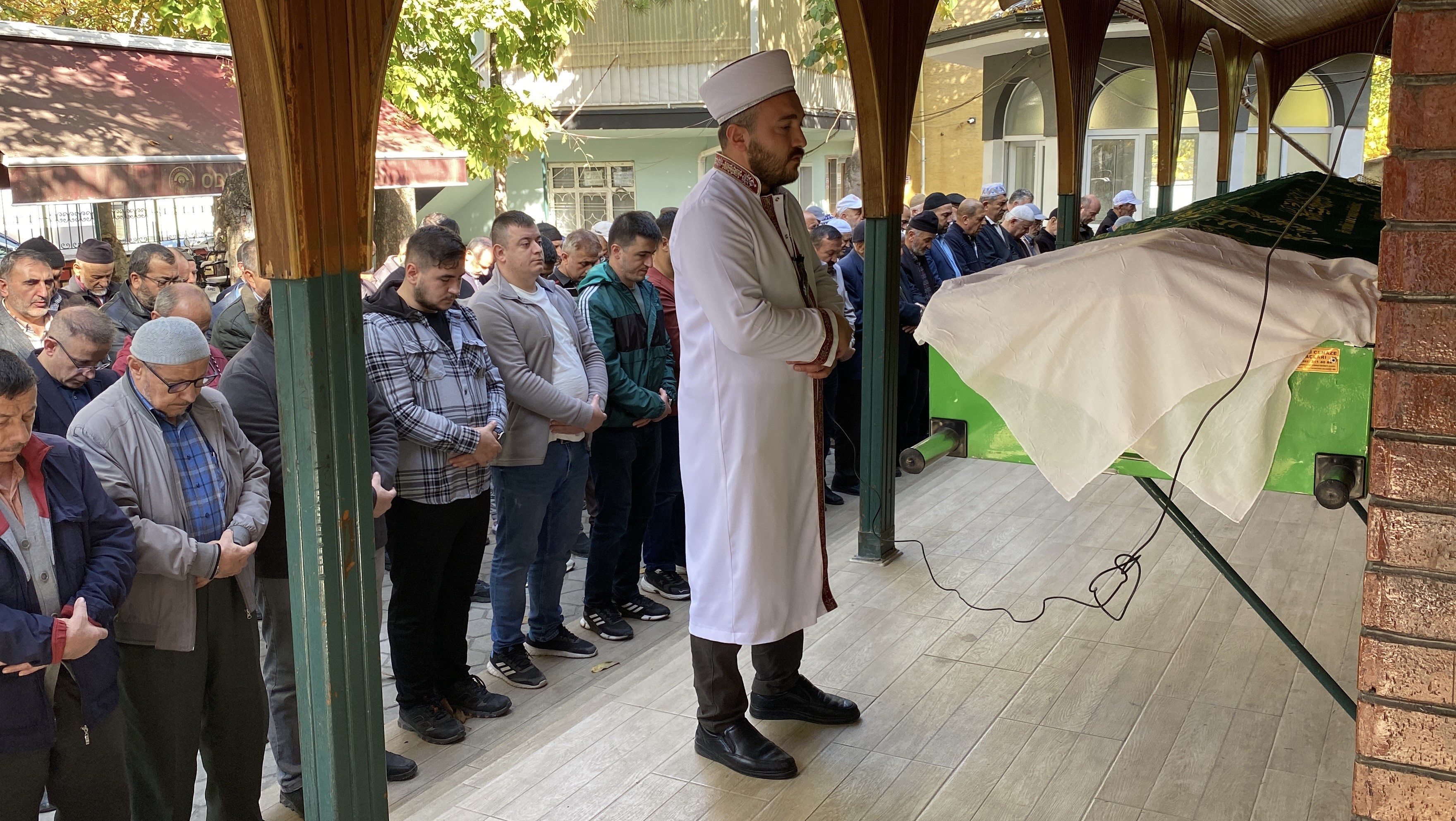 Boynu Kesilen Anne Toprağa Verildi, Engelli Oğlu Adliyeye Sevk Edildi (4)