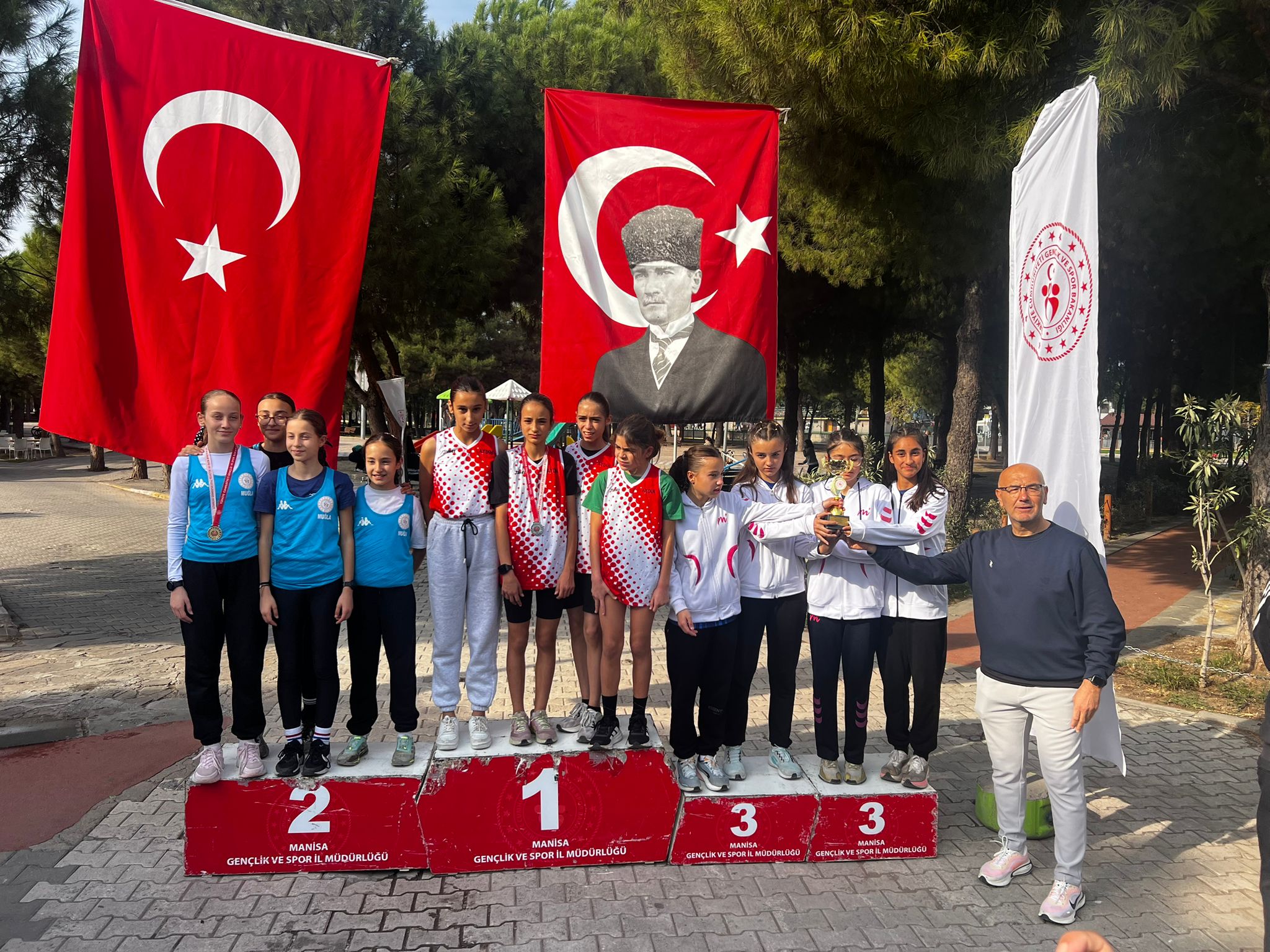 Büyükşehi̇r Atleti̇zm Takimi Sezona Firtina Gi̇bi̇ Başladi (1)