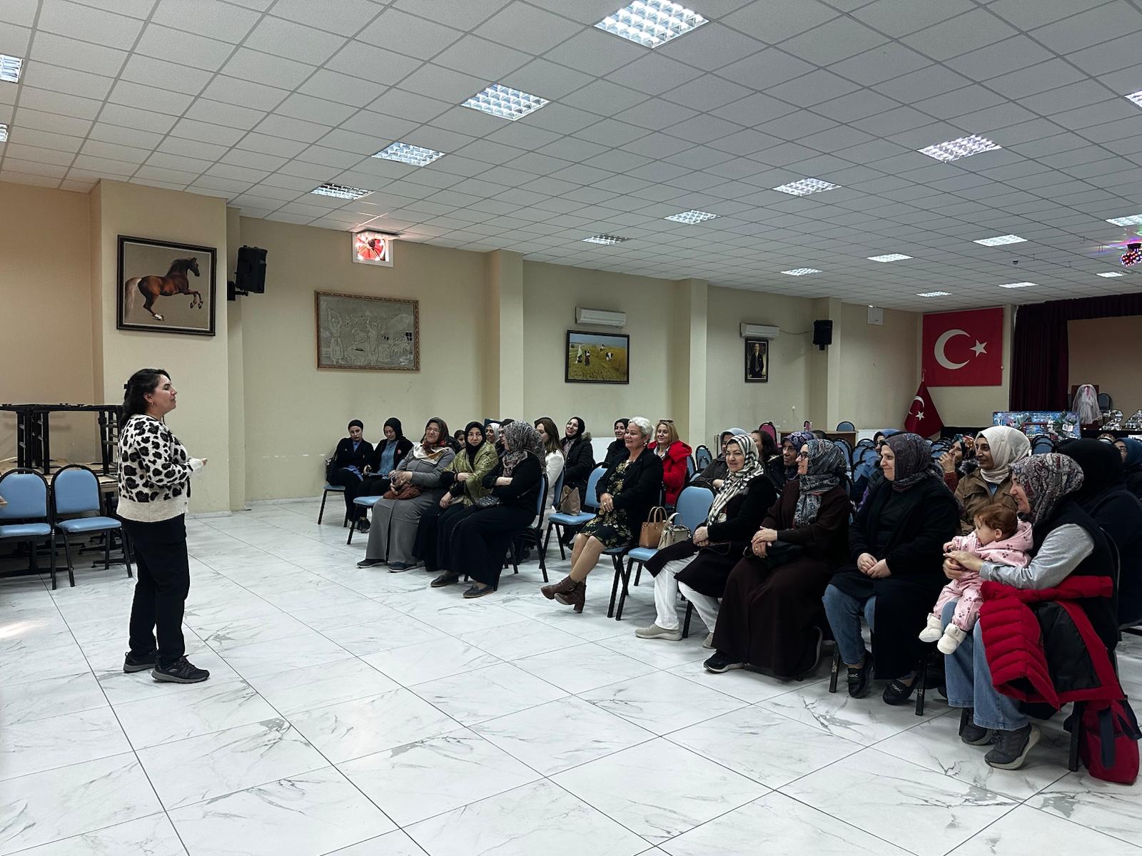 Büyükşehri̇n Şi̇ddetle Mücadele Eği̇ti̇mleri̇ Sürüyor (6)