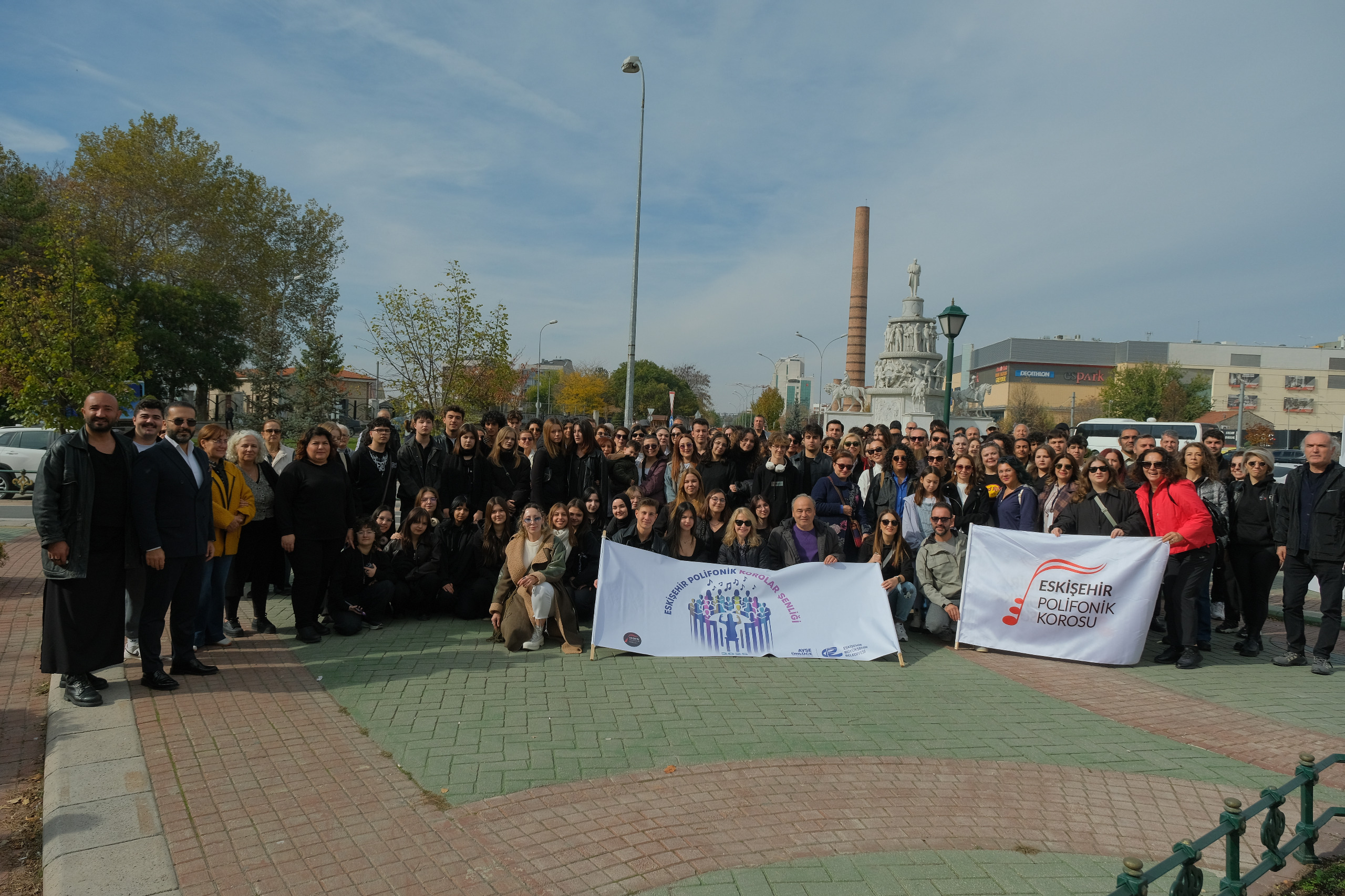 Eski̇şehi̇r Poli̇foni̇k Korolar Şenli̇ği̇ Şehre Renk Katti (12)