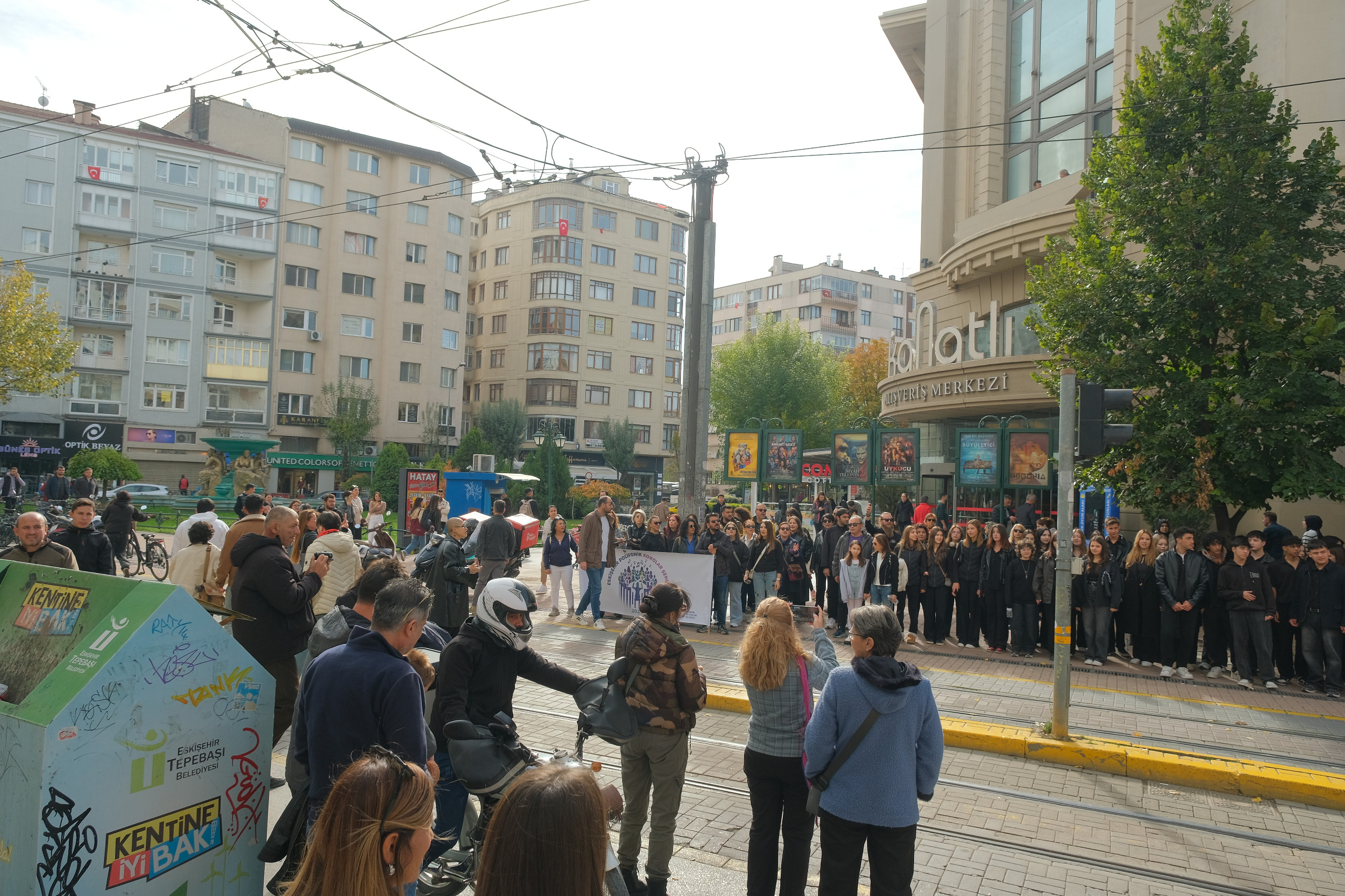 Eski̇şehi̇r Poli̇foni̇k Korolar Şenli̇ği̇ Şehre Renk Katti (16)