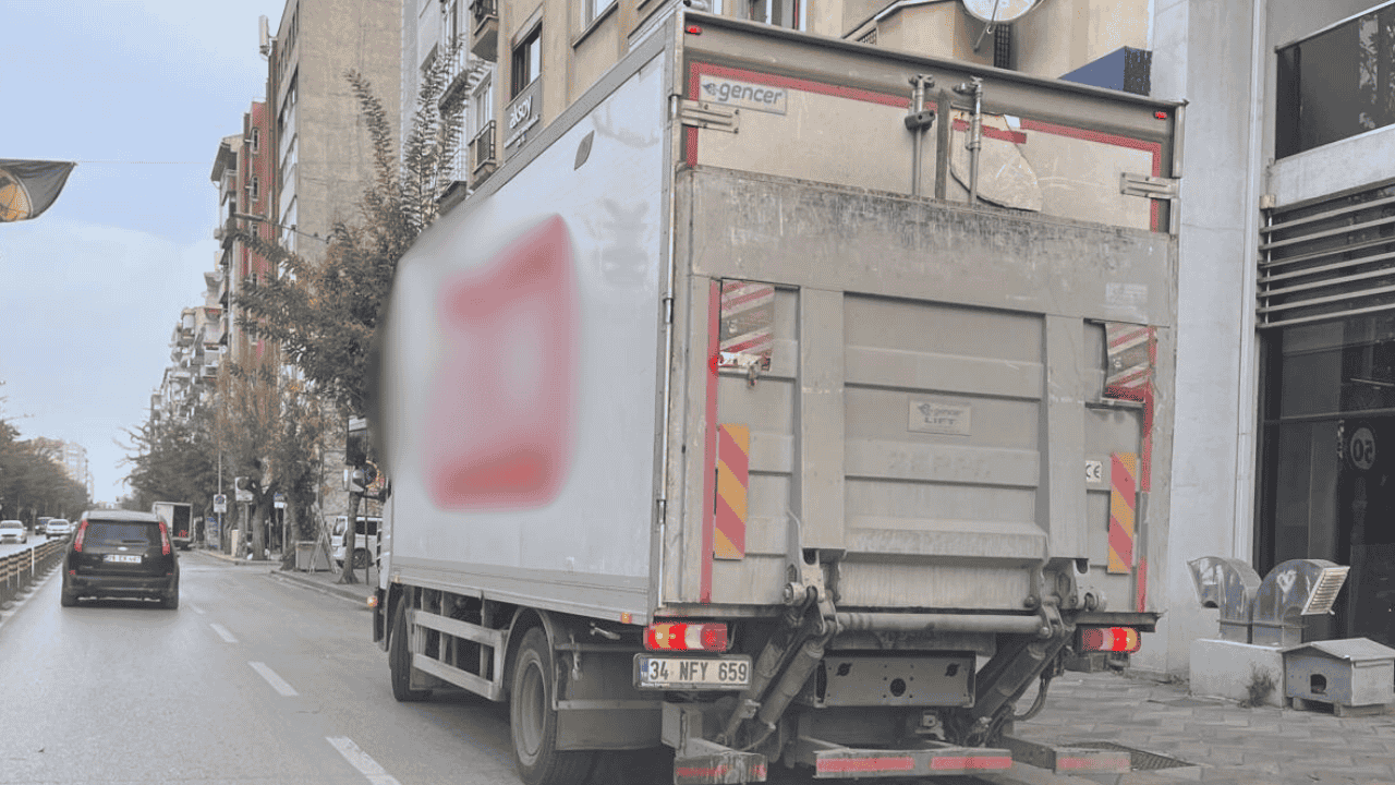 Eskişehir'de Uygunsuz Park Trafiği Çileye Çevirdi (1)