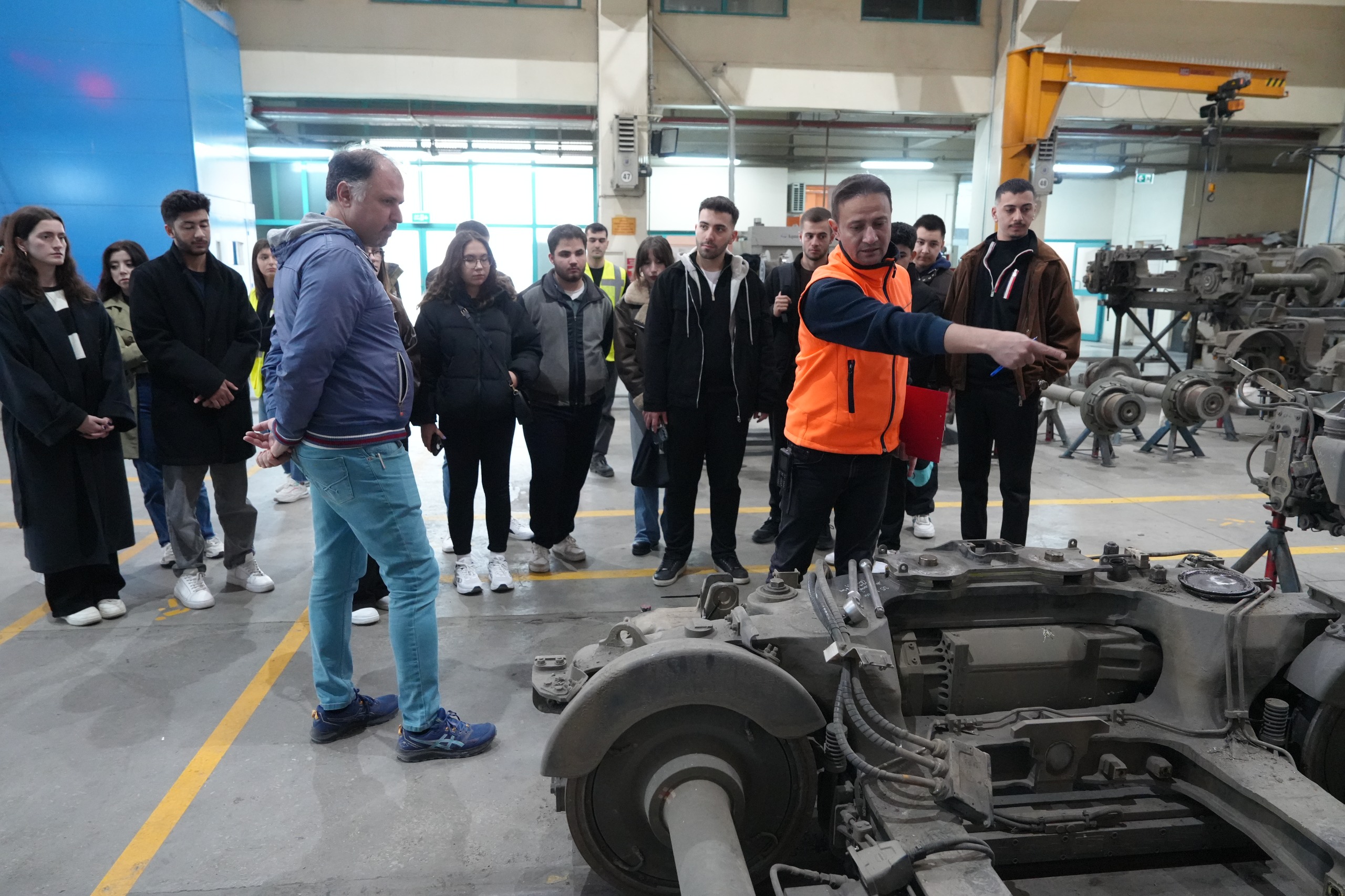 Estü Öğrenci̇leri̇ne Estram’da Uygulamali Rayli Si̇stem Eği̇ti̇mi̇ (7)