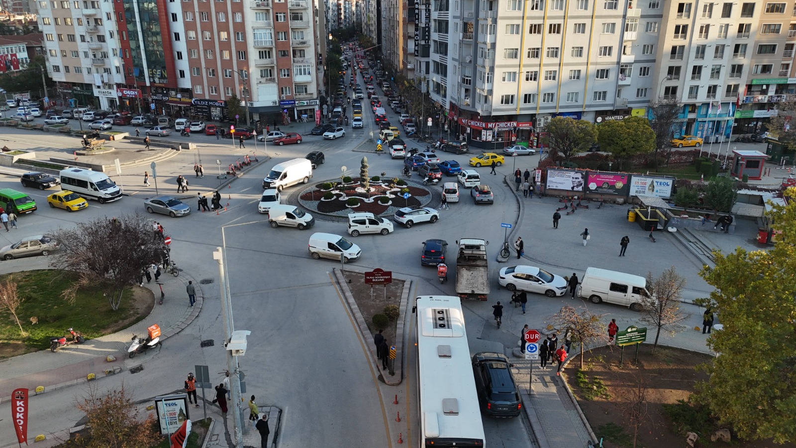 Haller Kavşaği'na Trafi̇ği̇ Rahatlatacak Yeni̇ Düzenleme Geli̇yor (5)