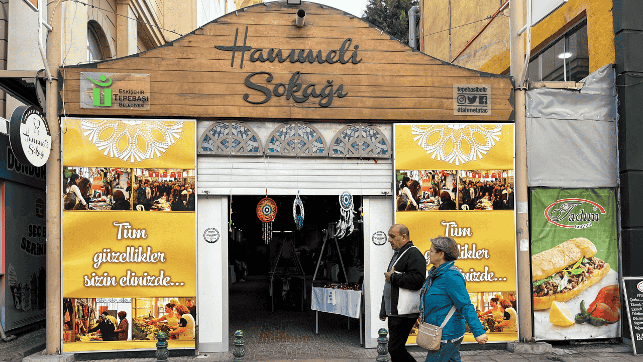 Hanımeli Sokağı Haftanın Yedi Günü Ziyaretçilerini Ağırlıyor (2)