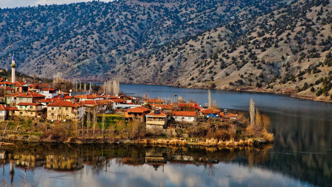 I Sakarikaracaoren Koyu