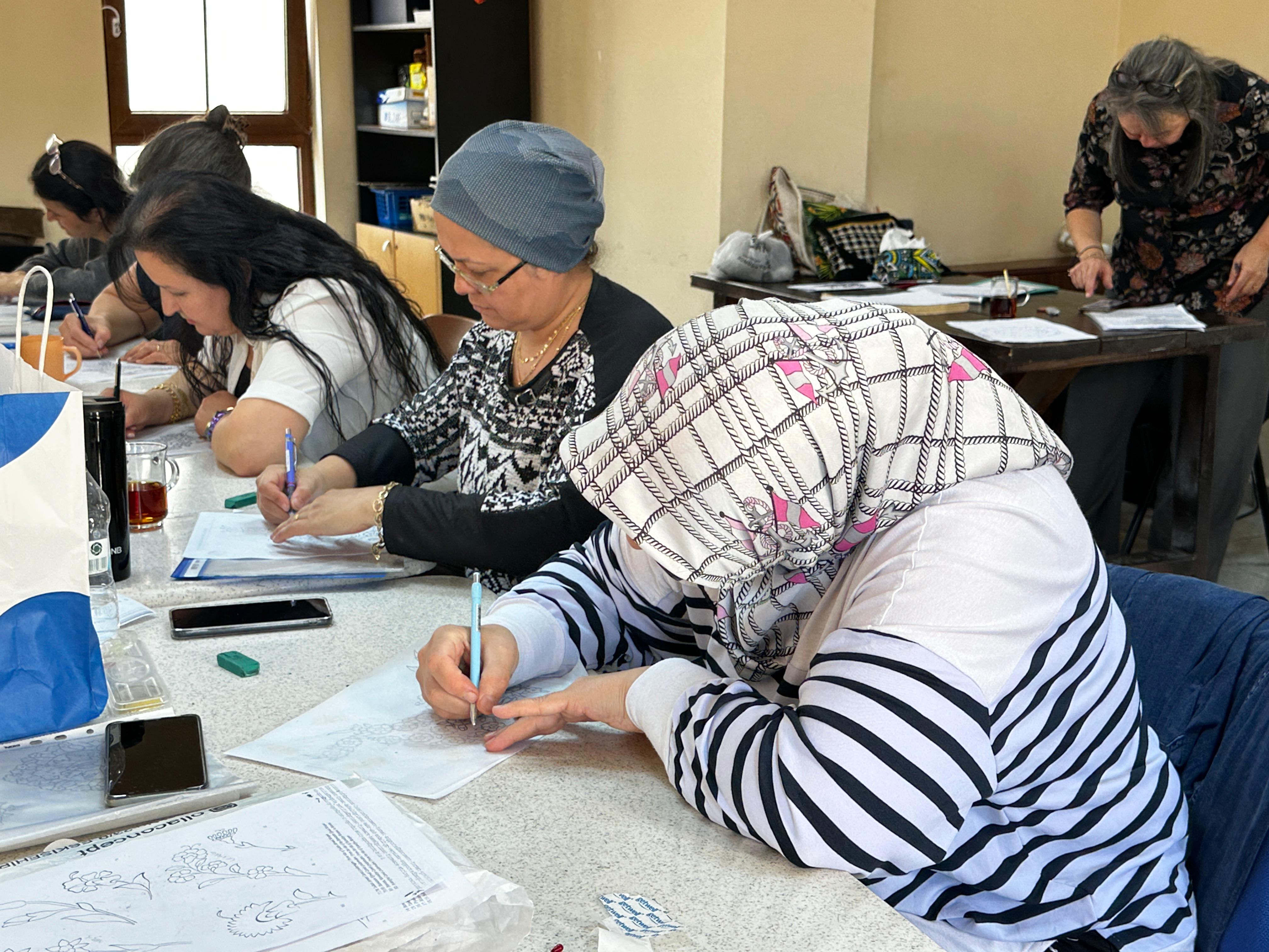 Kadınlar Çini Sanatıyla Kendi Hikâyelerini Yazıyor (3)