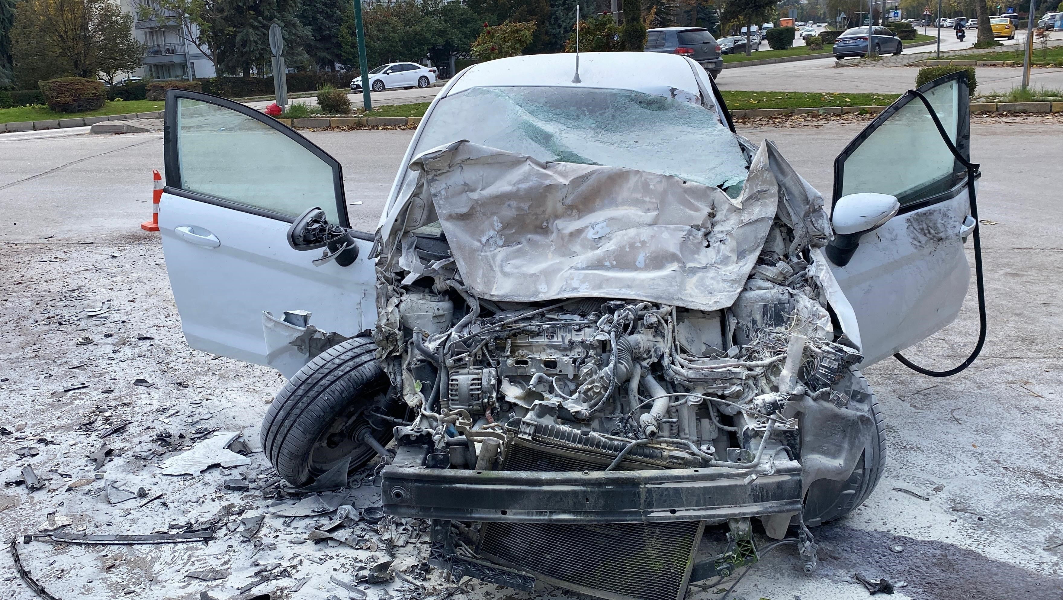 Kamyona Yandan Çarpan Aracın 70 Yaşındaki Sürücüsü Hayatını Kaybetti (4)