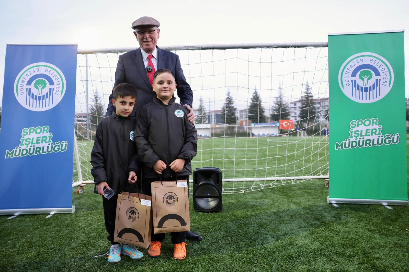 Kazım Kurt’tan Geleceğin Yıldızlarına Destek (15)