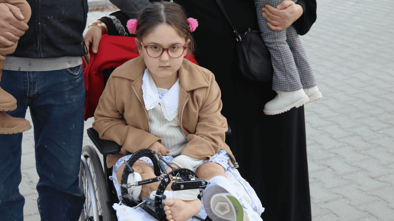 Kızını Her Gün Okula Kucağında Taşıyan Anneden ‘Asansör’ Talebi