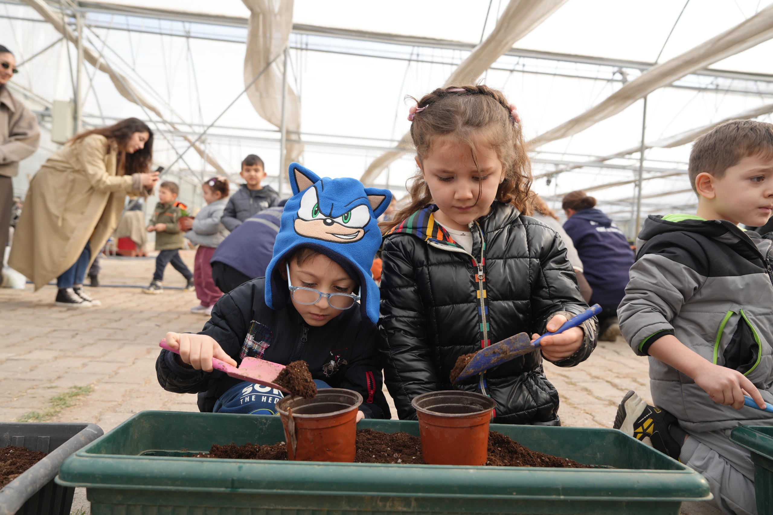 Mi̇ni̇kler Üreti̇m Süreci̇ni̇ Yeri̇nde Gördü (4)