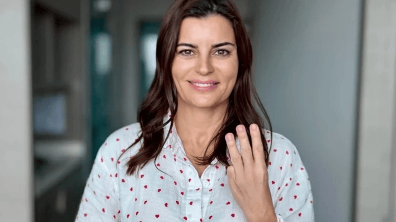 Ünlü Sunucu Ece Vahapoğlu Kansere Yakalandı (1)