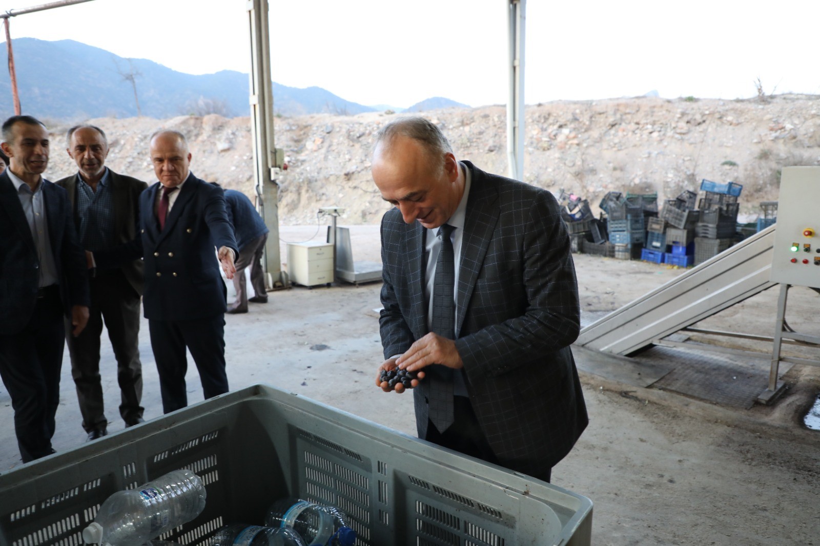 Sarıcakaya zeytinle ön plana çıkıyor