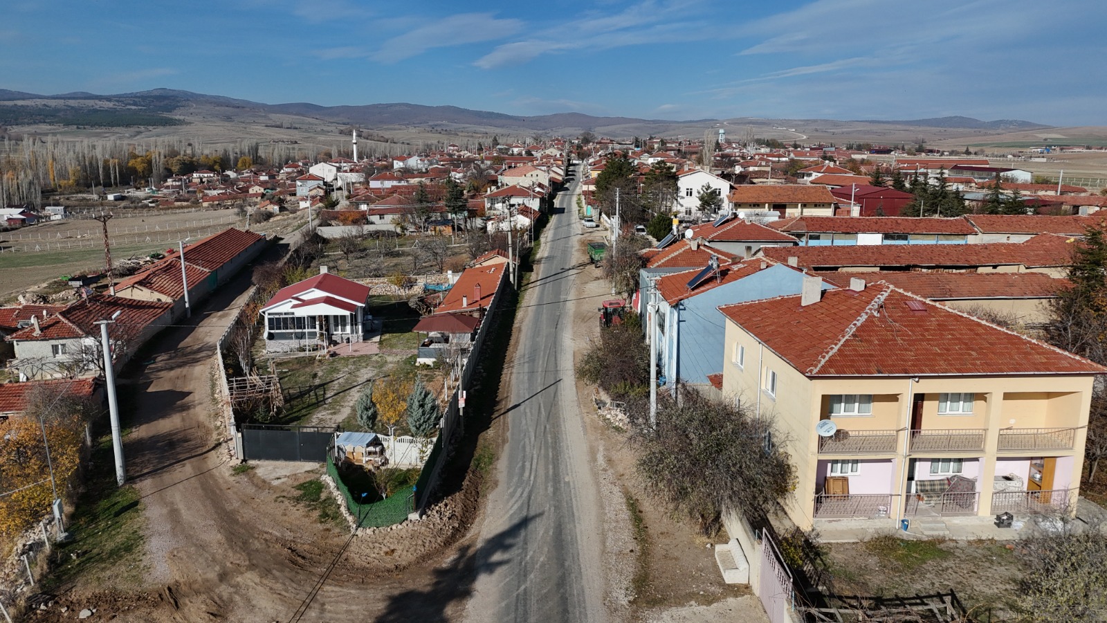 Ayvali Arslanbeyli̇ Arasi Yol Yeni̇leme Çalişmalari Tamamlandi (3)