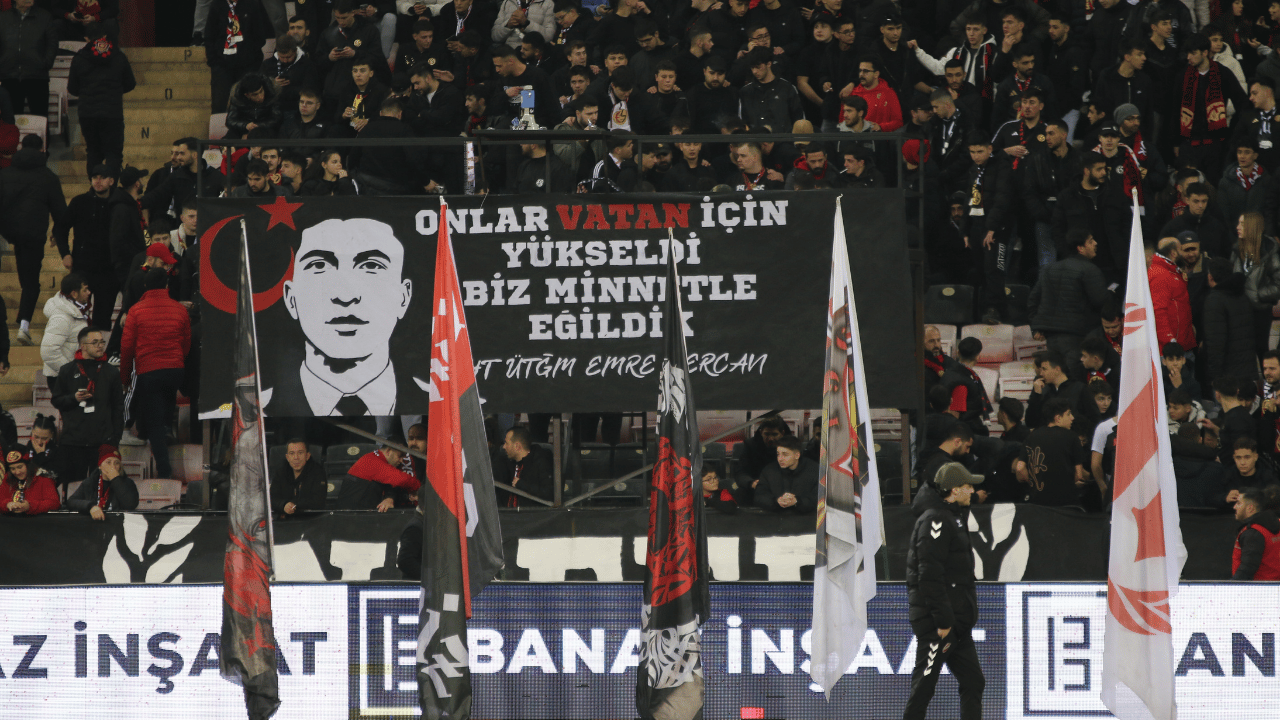 Es Es Taraftarı Hava Şehidi Emre Mercan'ı Unutmadı (1)