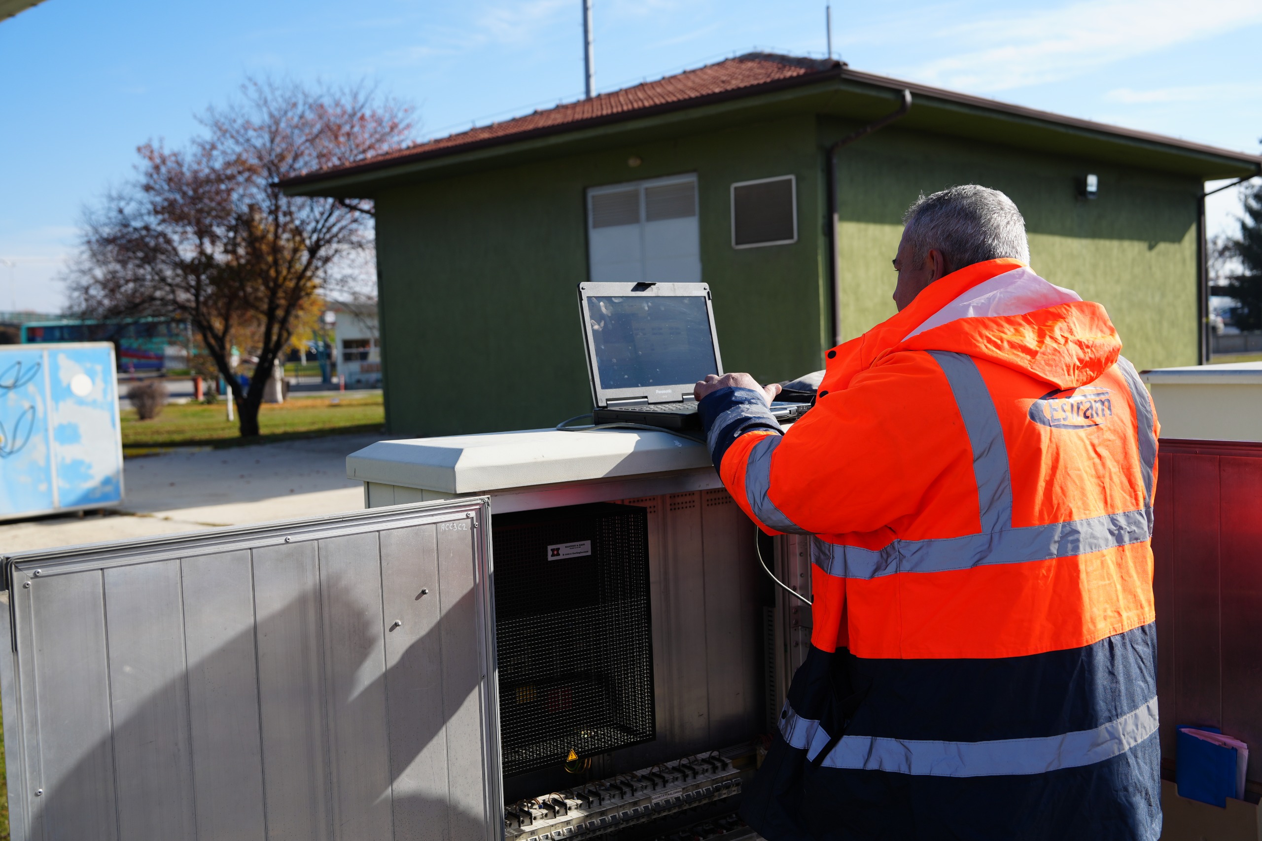 Eski̇şehi̇r Tramvaylari Güven Ve Hi̇jyen İçi̇n Ti̇ti̇z Bakimdan Geçi̇yor (7)