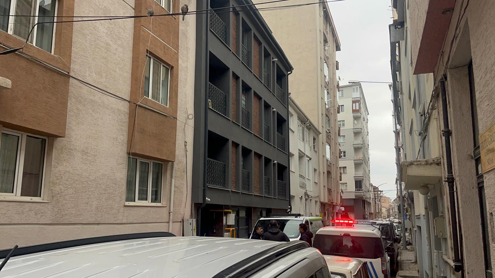 Eskişehir'de 43 Yaşındaki Genç Adam Evinde Ölü Bulundu (2)