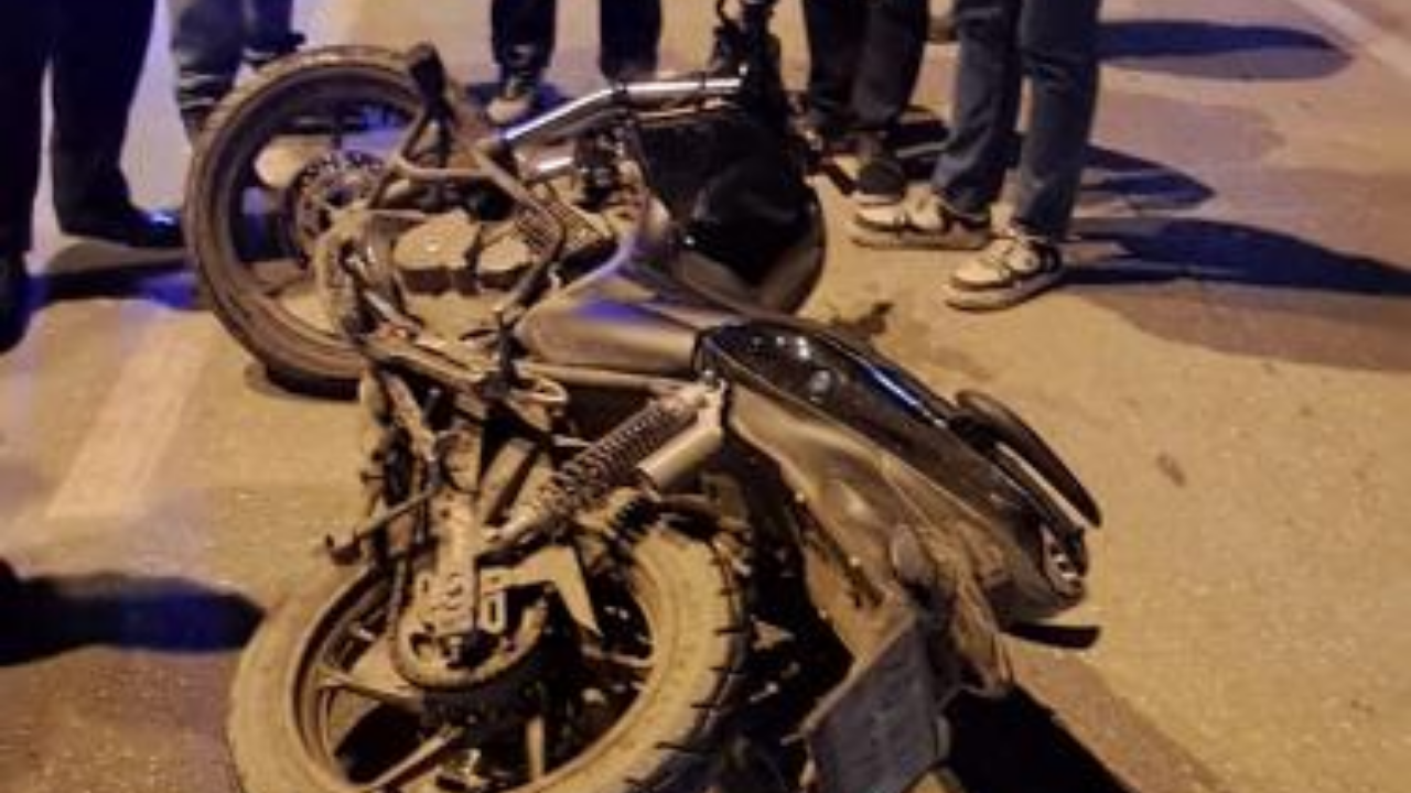 Eskişehir’de Motosiklet Otomobile Çarptı 1 Kişi Yaraland (2)