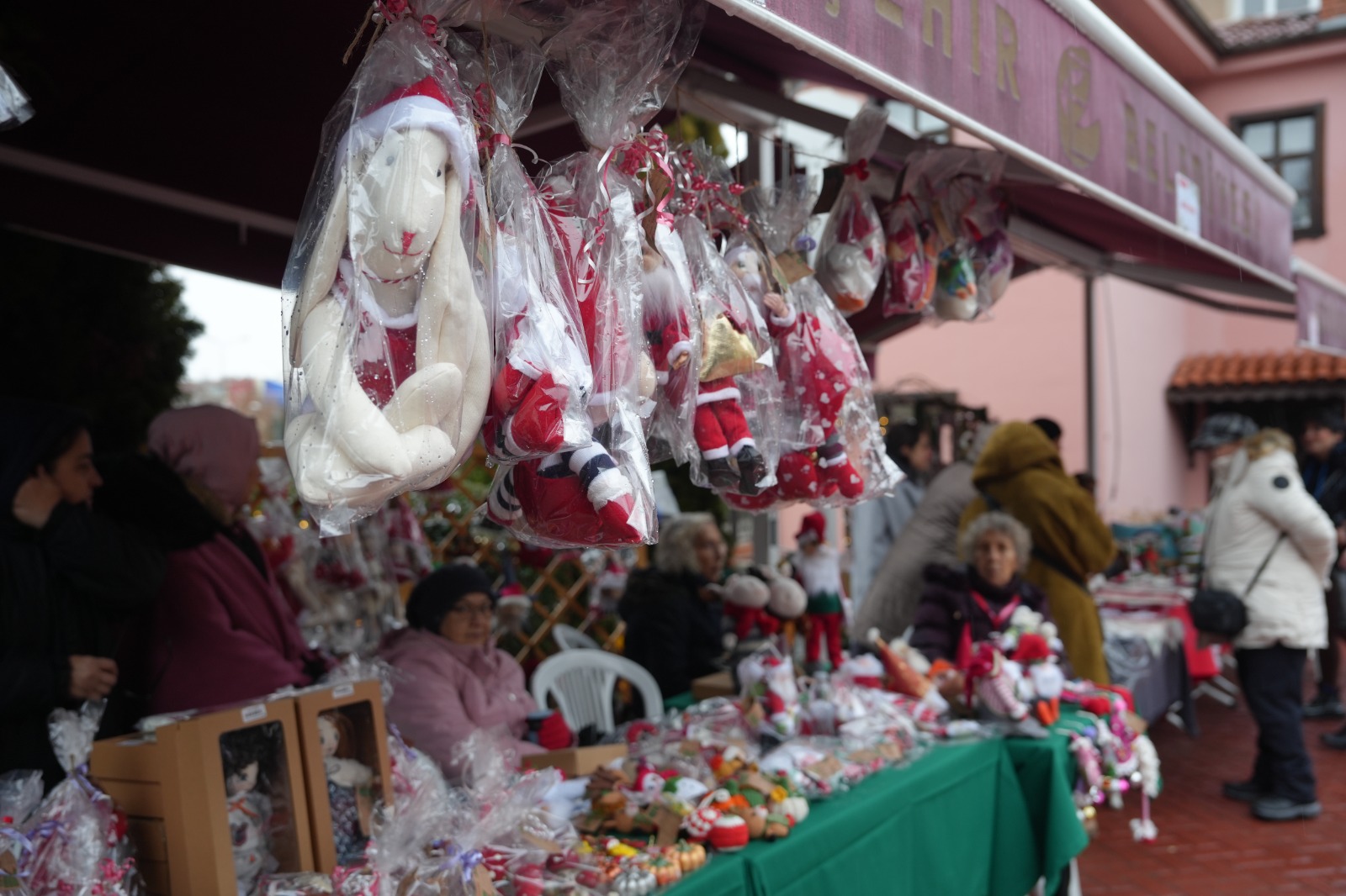 Esmek’ten Yeni̇ Yila Özel Hedi̇yeli̇k Eşya Pazari (4)