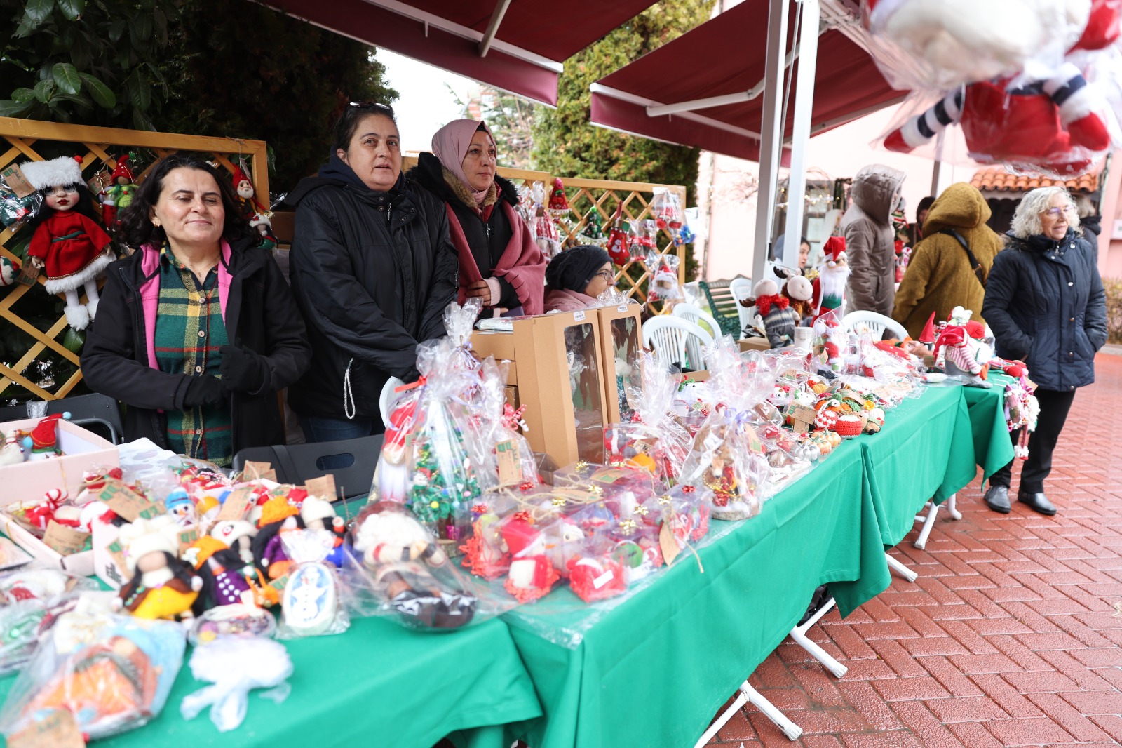 Esmek’ten Yeni̇ Yila Özel Hedi̇yeli̇k Eşya Pazari (6)