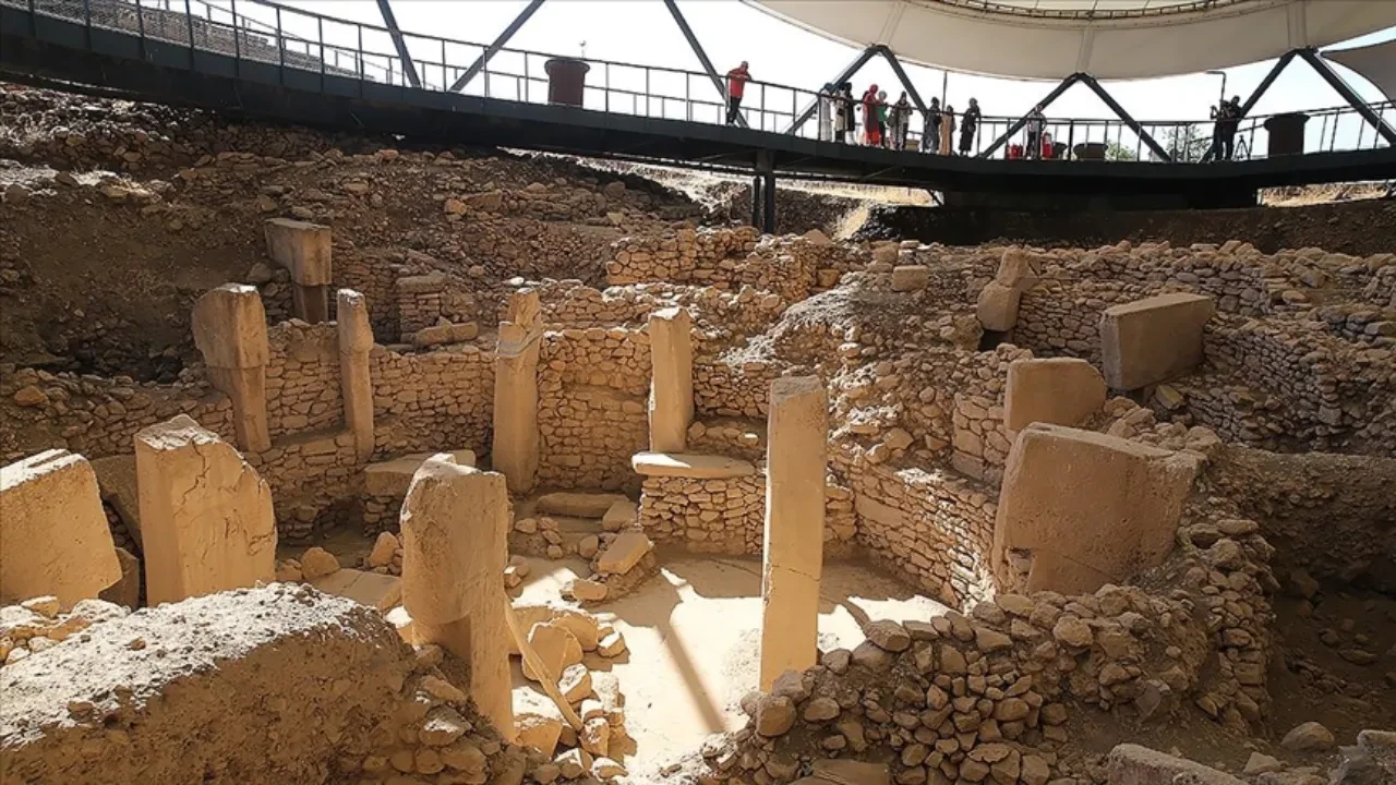 Gobeklitepede Yeni Kesif Dortgen Yapili Konut Izleri 3254518