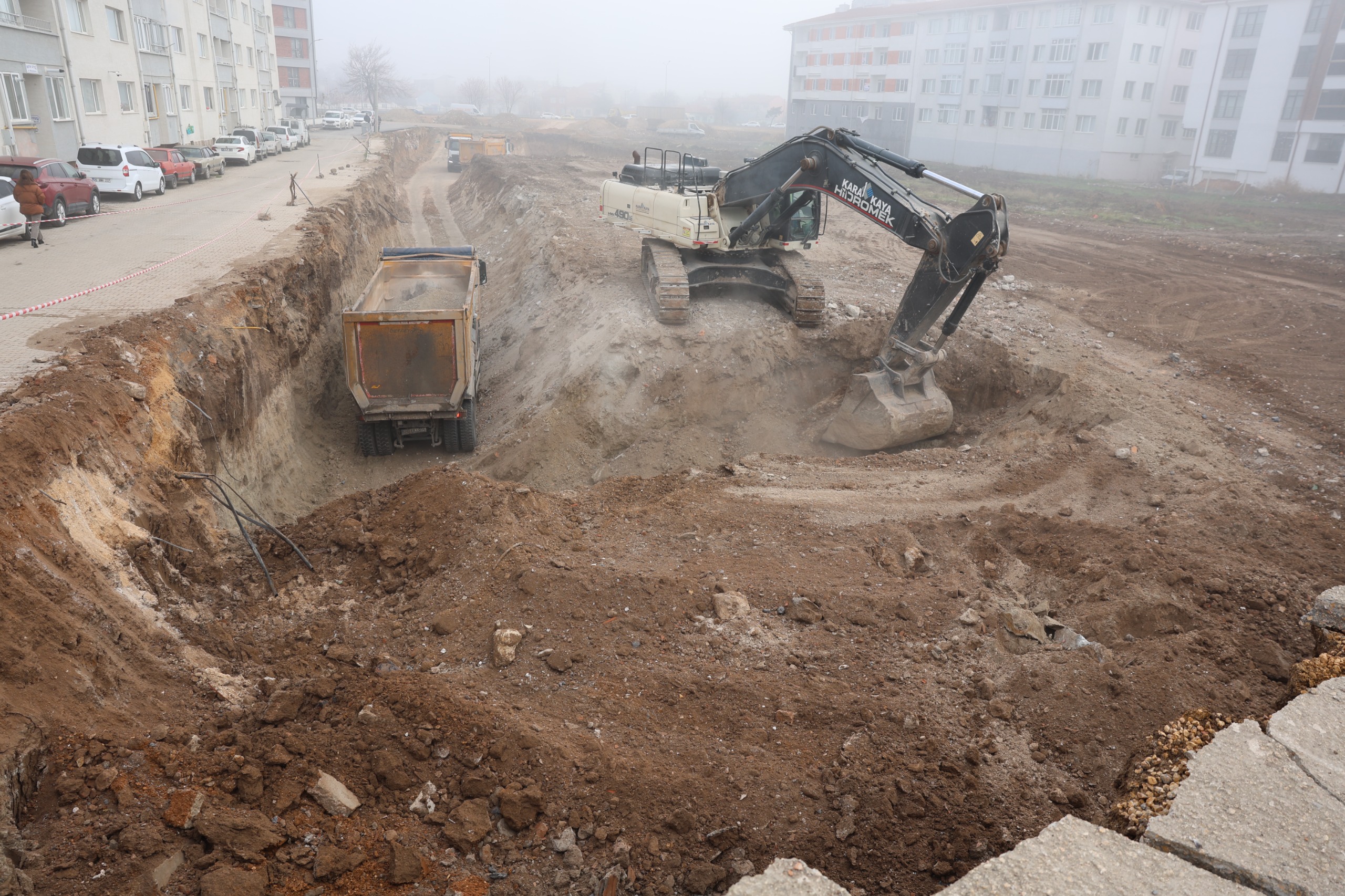 Gündoğdu 2. Etap B Projesi̇nde Temel Kazisi Başladi (6)