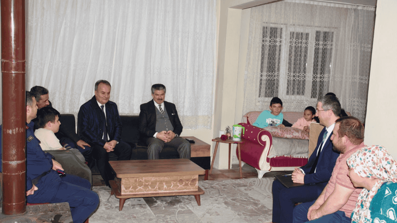 Kaymakam Ulu Dünya Engelliler Günü'nde Hane Ziyareti Gerçekleştirdi (1)