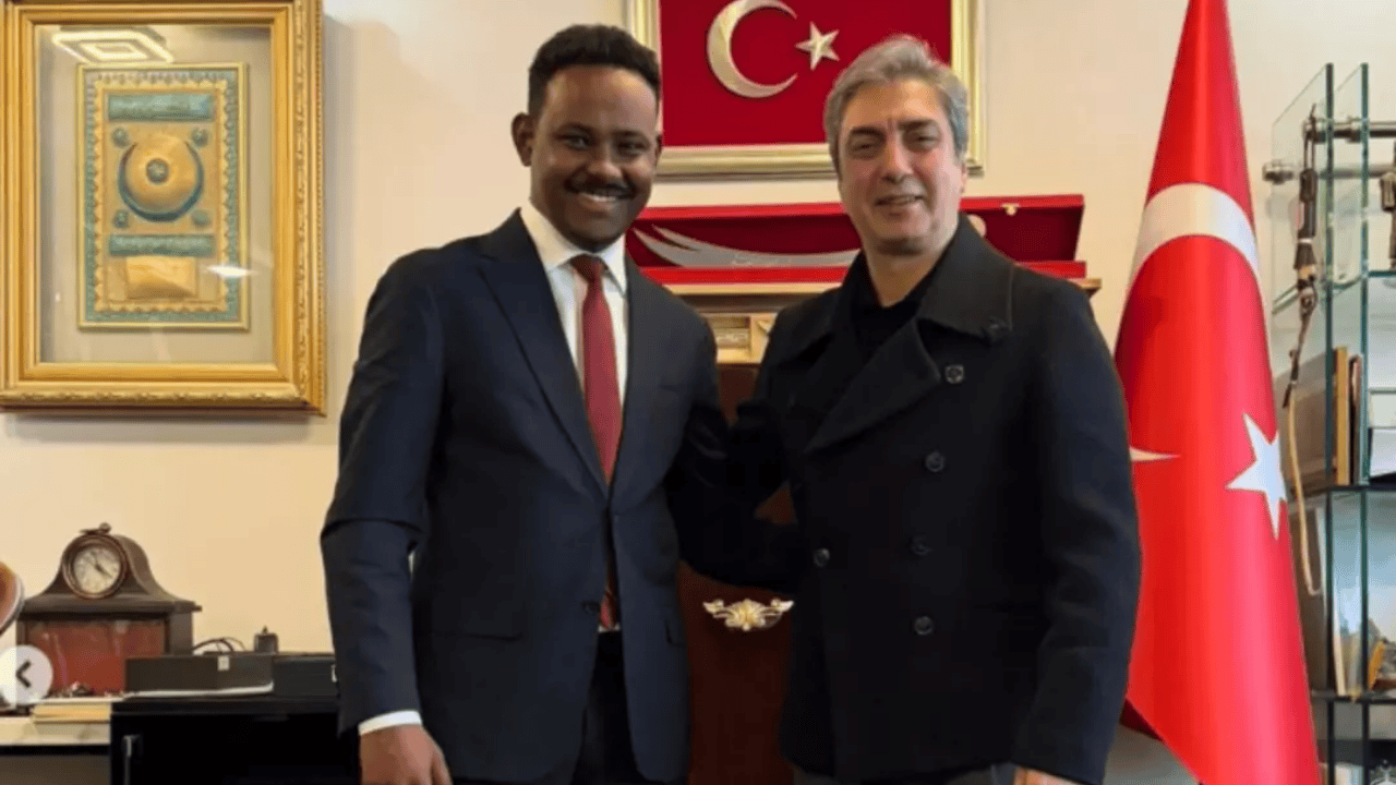 Kurtlar Vadisi'nin Polat'ı Uzun Zaman Sonra Ortaya Çıktı! Saçlarına Aklar Düştü (1)