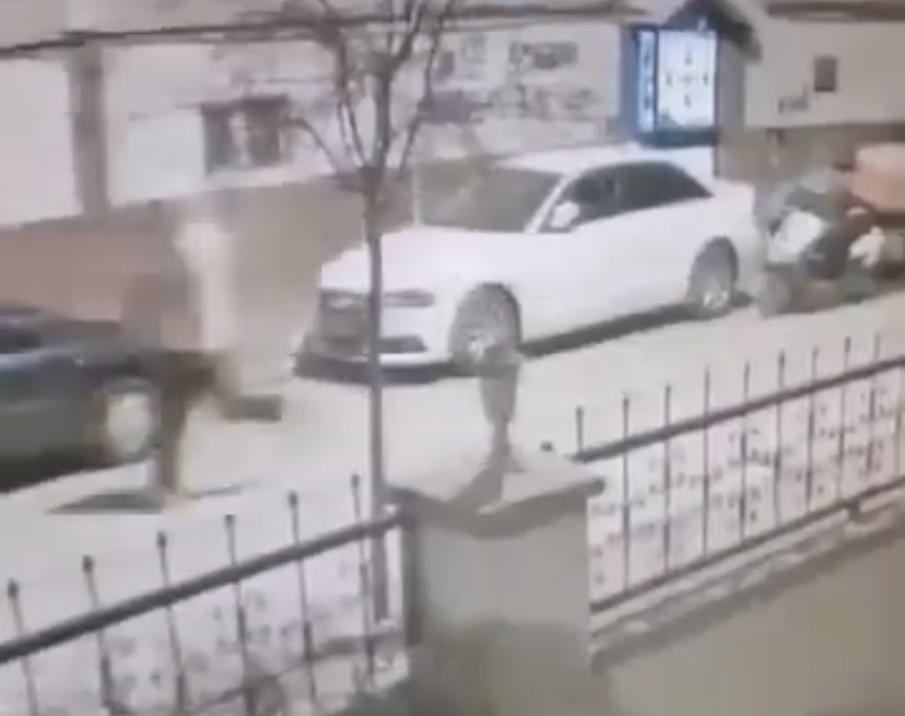 Kuryenin Çantasındaki Dürümü Çalıp Koşarak Kaçtı (2)