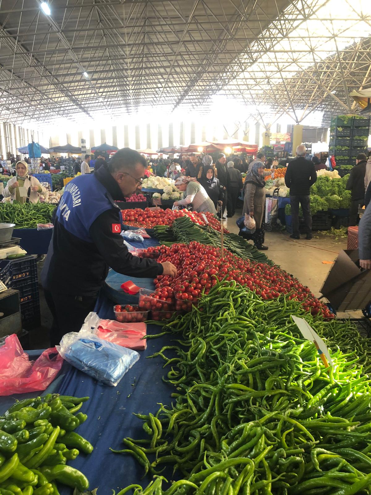 Odunpazarı Belediyesi Zabıta Ekiplerinden Semt Pazarlarında Kapsamlı Denetim (1)