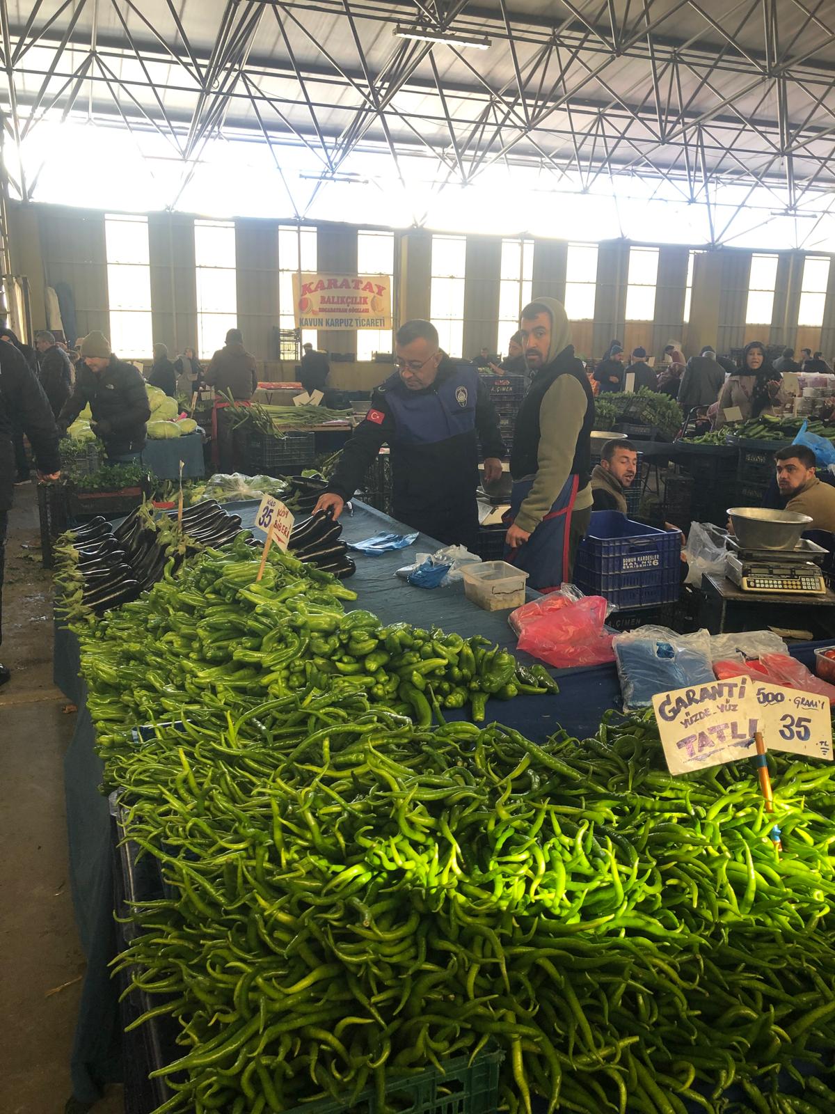 Odunpazarı Belediyesi Zabıta Ekiplerinden Semt Pazarlarında Kapsamlı Denetim (4)